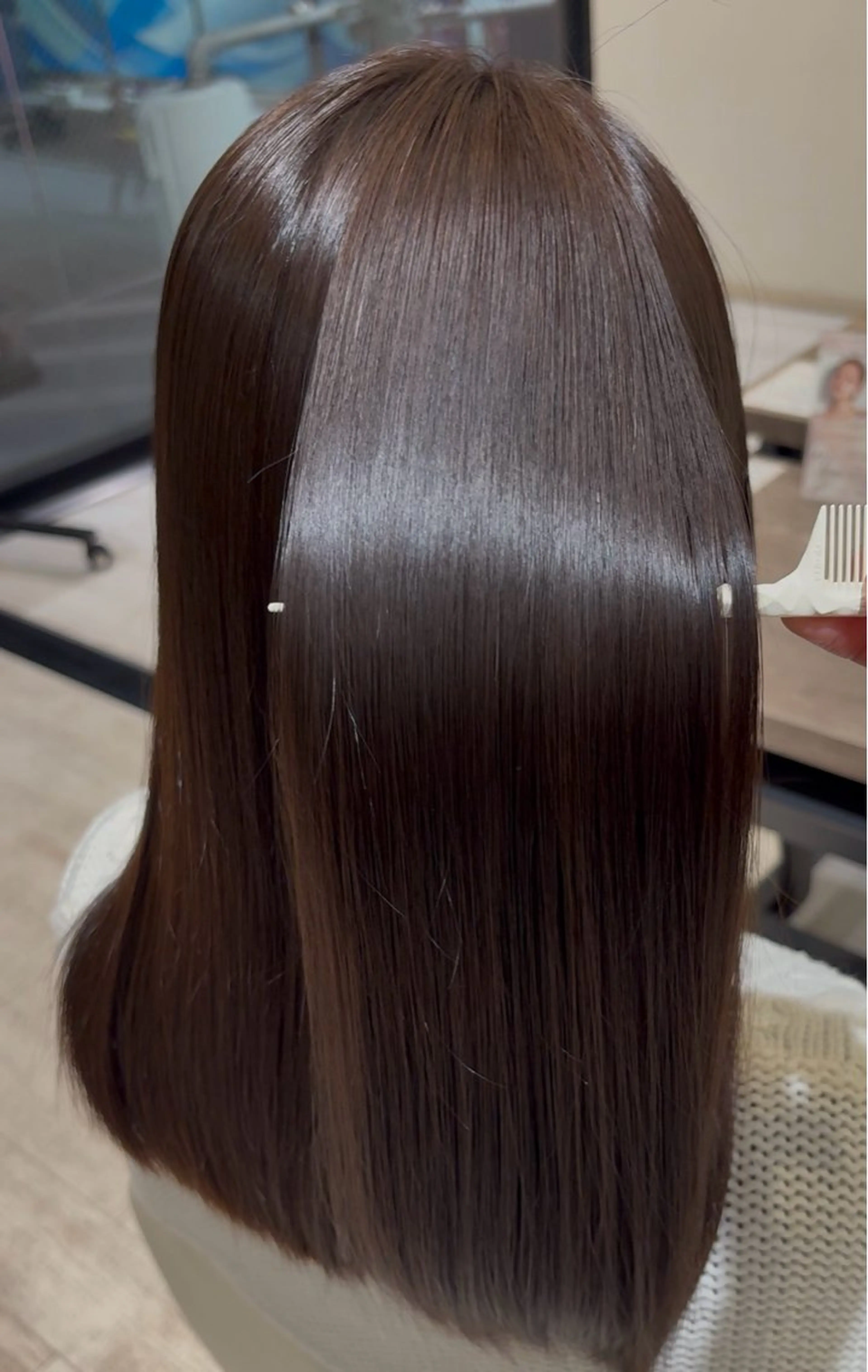 セミロング カット 縮毛矯正 片瀬 結のヘアスタイル