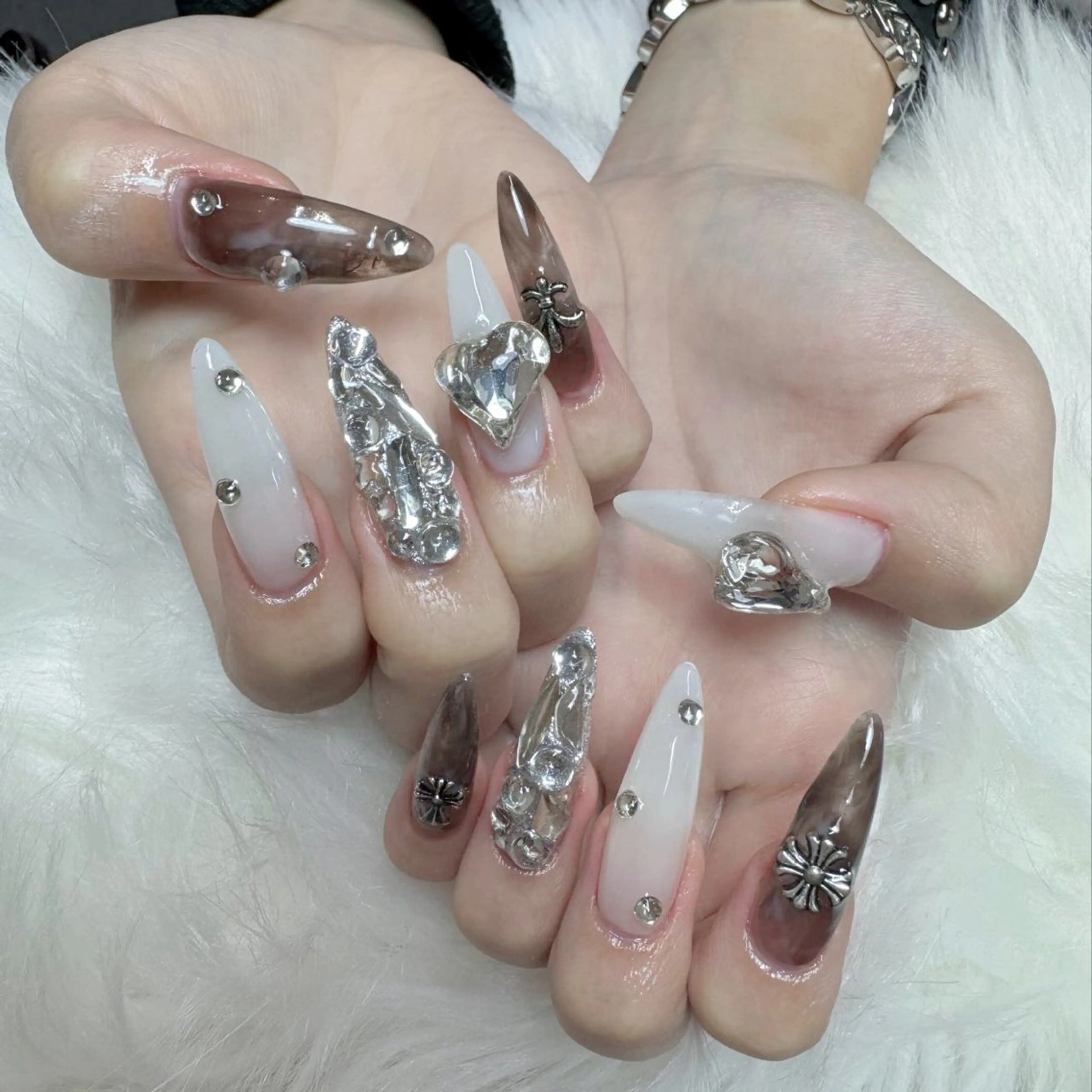 ネイル ハンドネイル 🦢Ella💌 長さだし専門店☁️のネイルデザイン