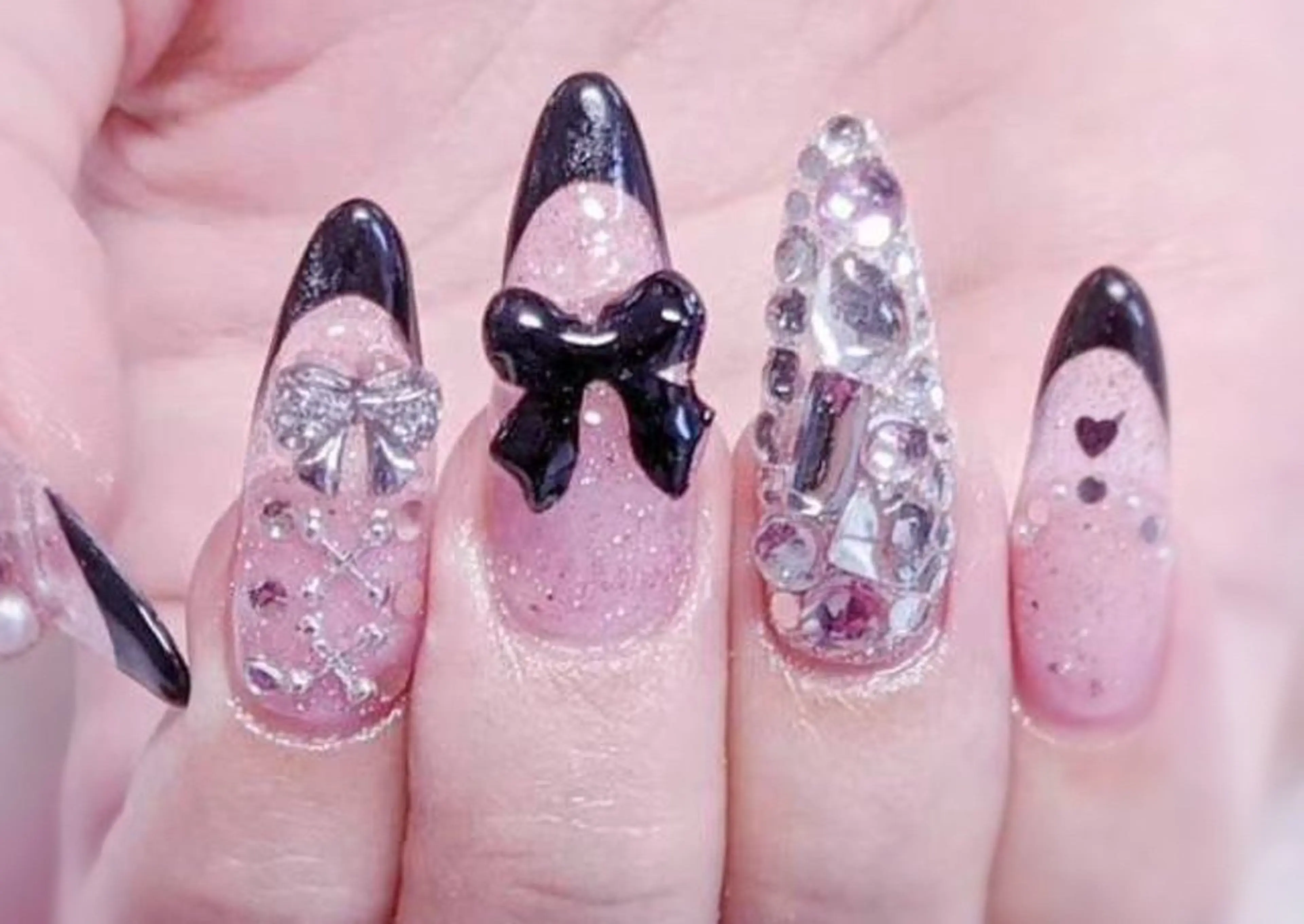 ネイル ハンドネイル MoonNail ユリ🌸のネイルデザイン