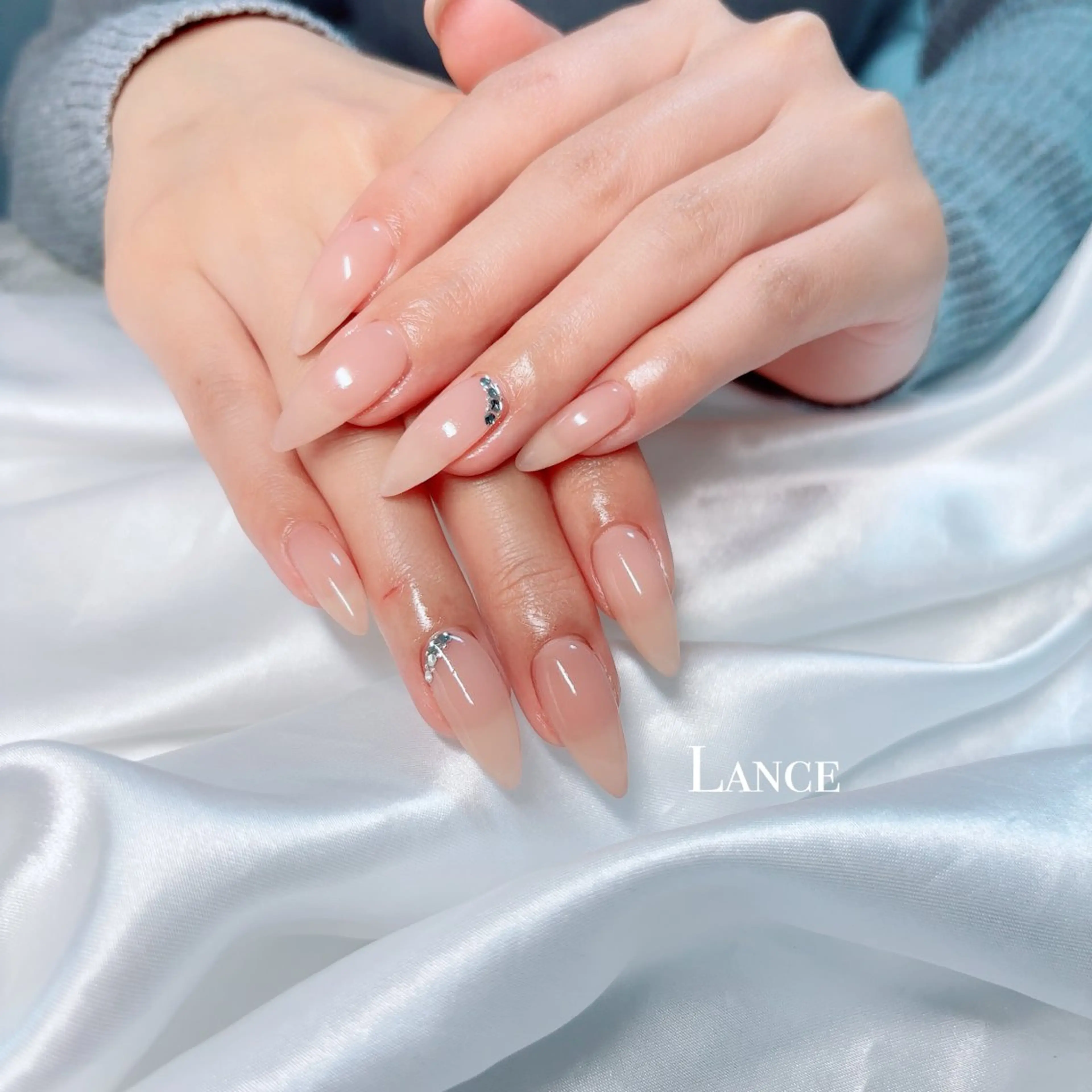 ネイル オーロラネイル フットネイル キラキラネイル 韓国ネイル ワンホンネイル Lance nailのネイルデザイン