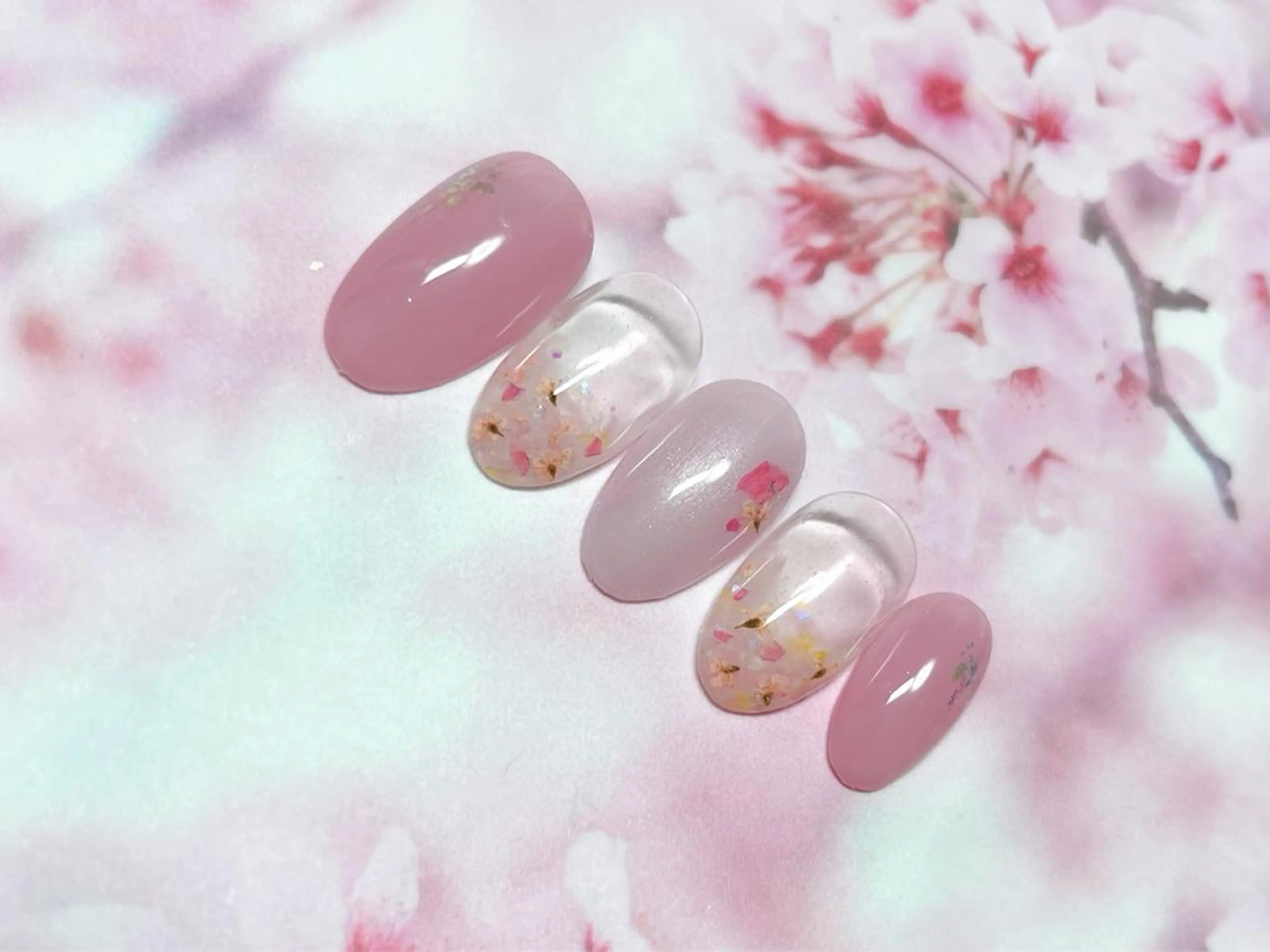 ネイル 桜ネイル 春ネイル ハンドネイル ネイルサロン アティロン所属・ネイルサロン アティロンのネイルデザイン