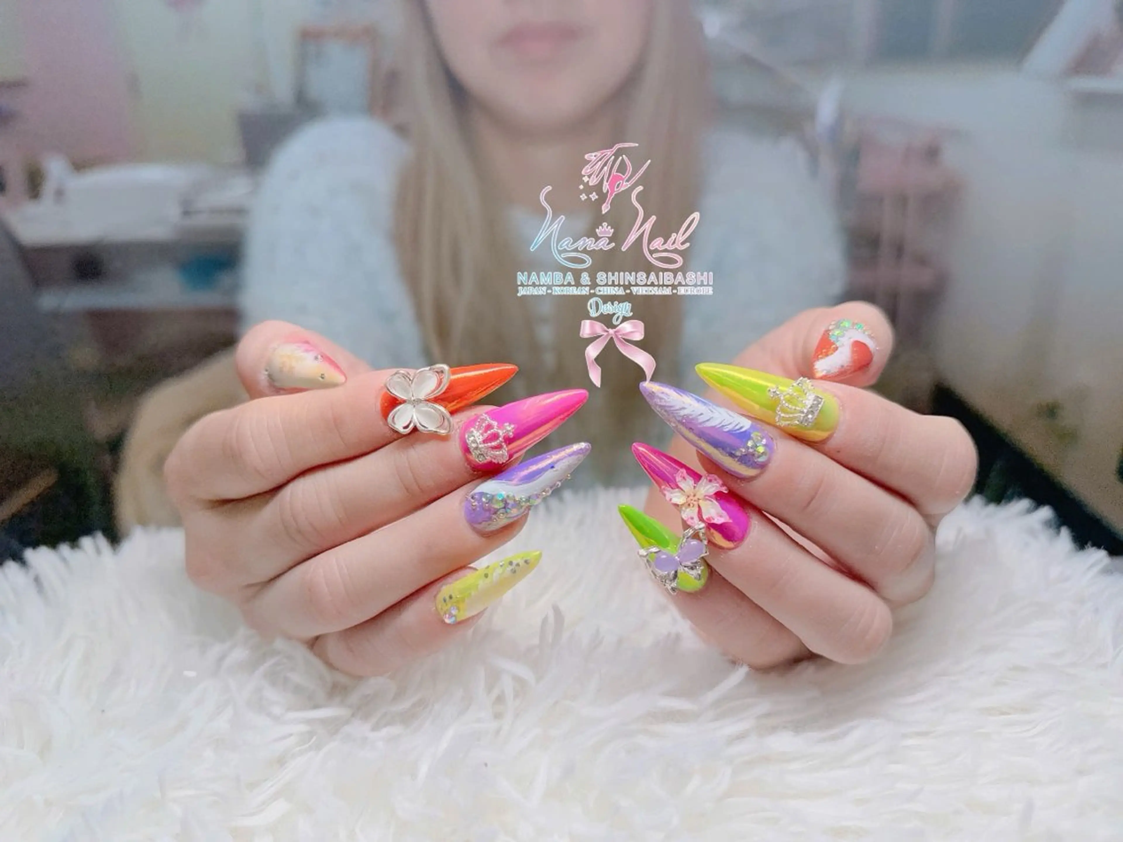 セミロング 韓国風ヘア クリスマス ハンドネイル Linanail Nambaのネイルデザイン