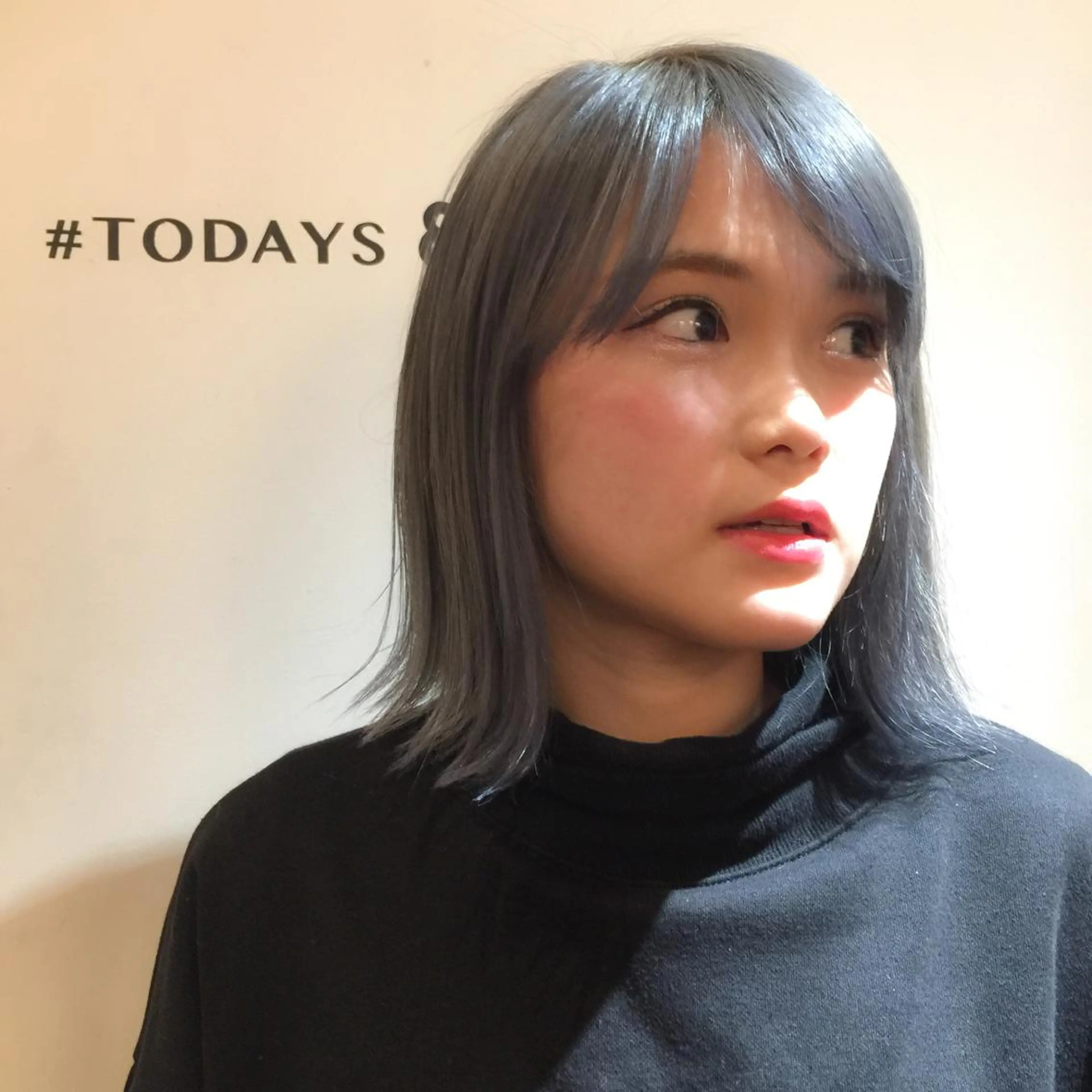 ミディアム カラー ブリーチ グレージュ ホワイト&レイヤーカ ットエクステ長畠俊輔のヘアスタイル