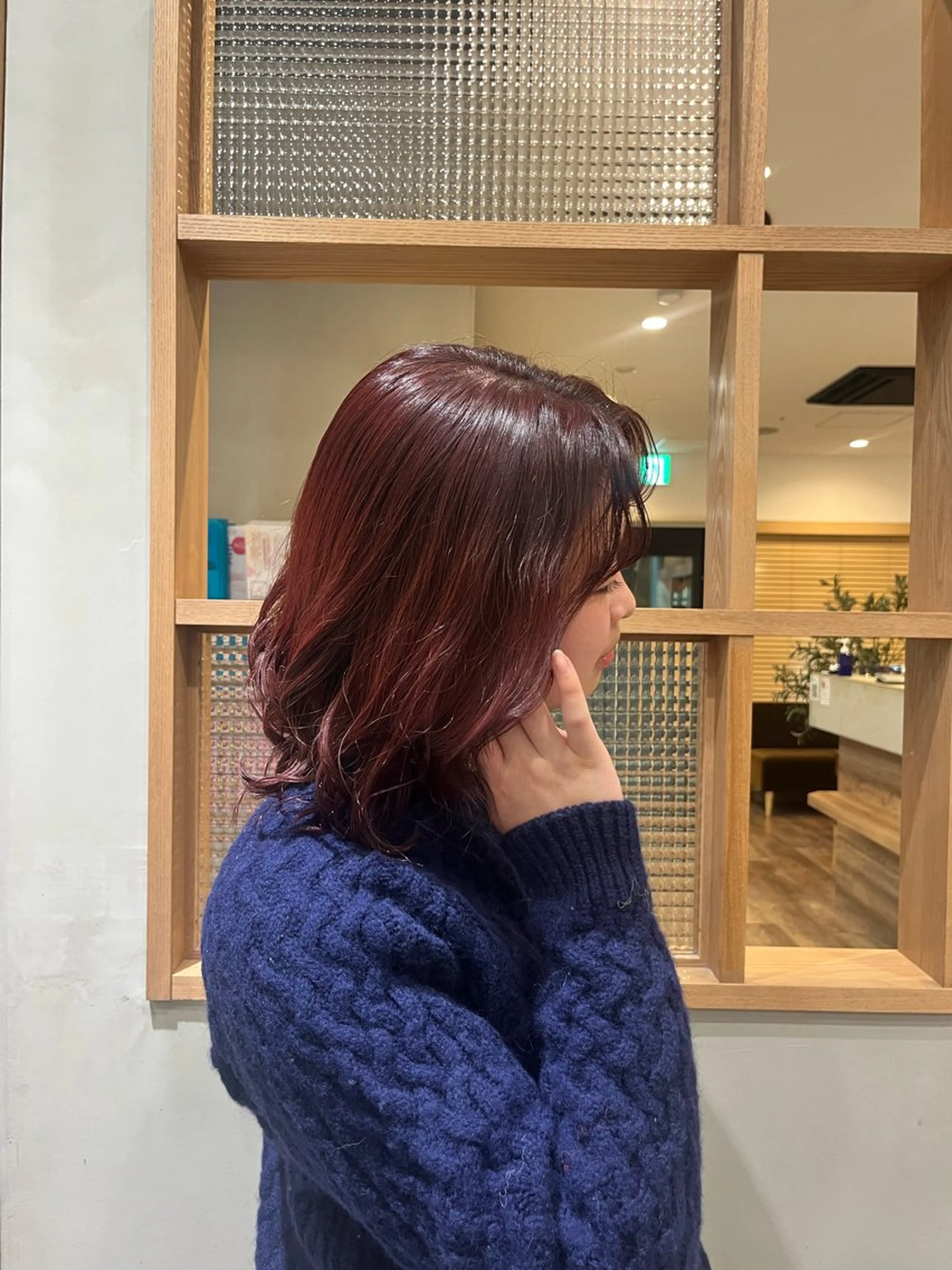 ミディアム パーマ 髙木琉菜／レイヤー パーソナルカラーのヘアスタイル