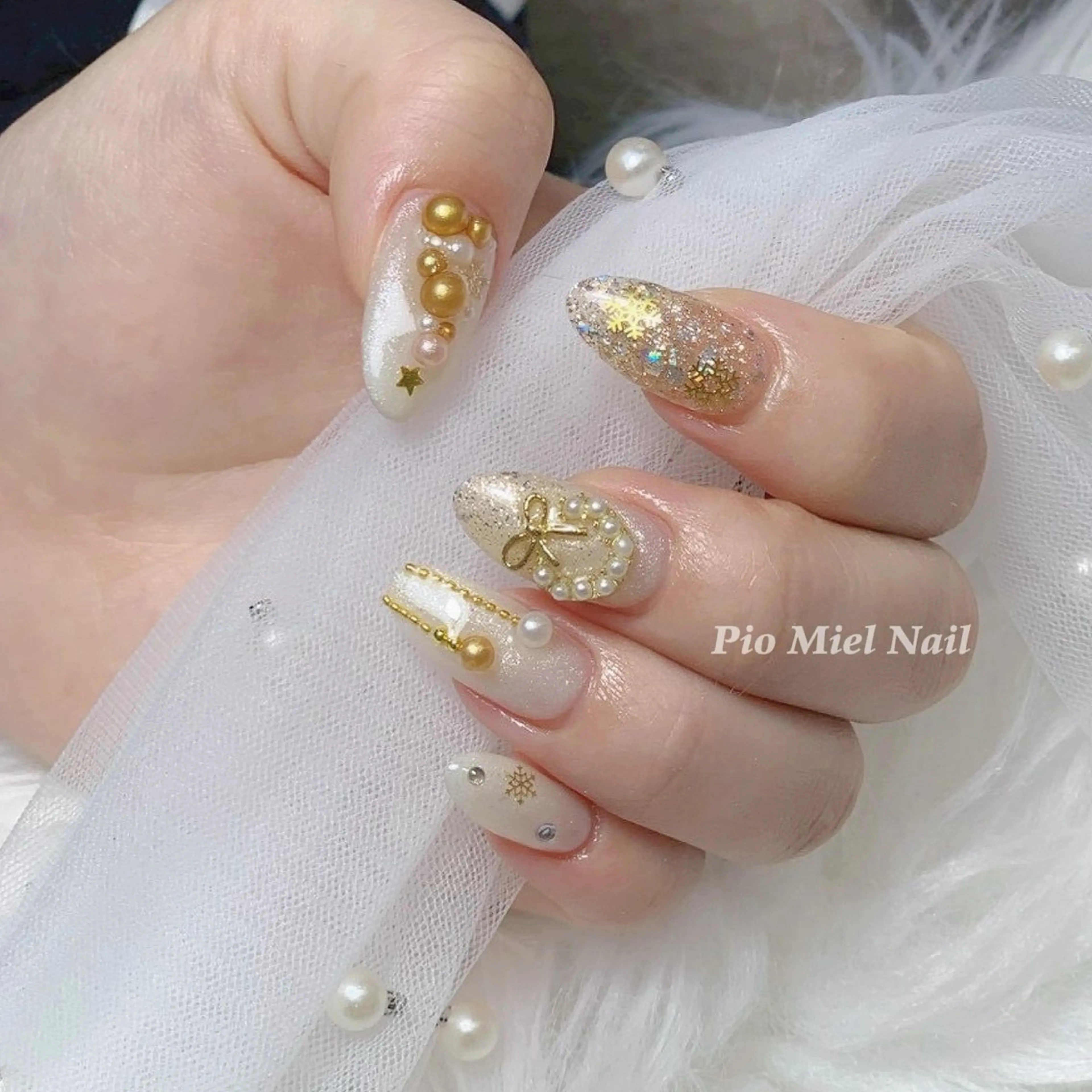 ネイル ゴールド ラメ(グリッター) マグネットネイル ワンホンネイル ホワイト ハンドネイル HANA 長さだしのネイルデザイン