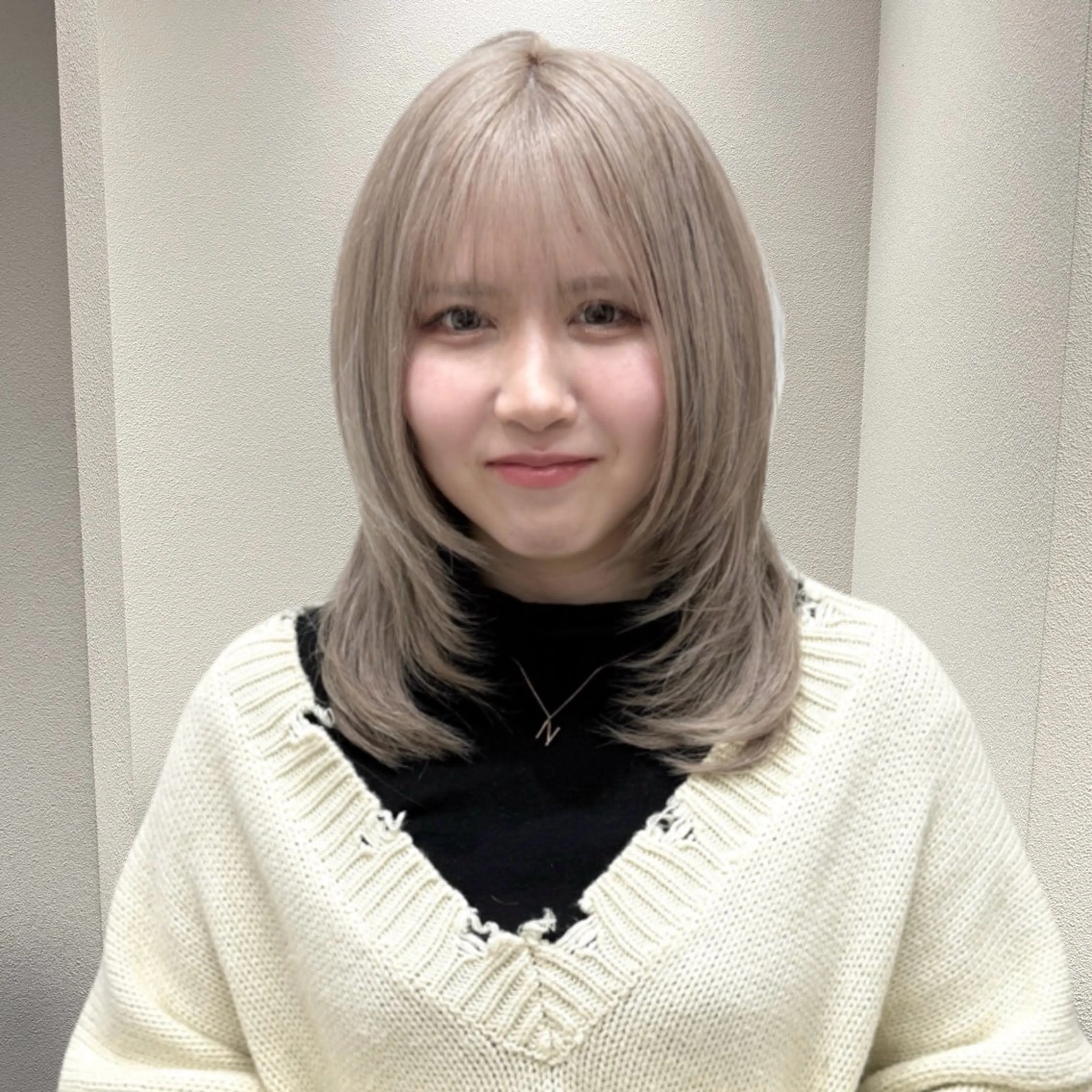 ミディアム カラー ベージュカラー ブリーチ ケアブリーチ ハイトーンカラー ホワイトベージュ カット ✨ブリーチ支持No1 複雑履歴修正/舘岡のヘアスタイル