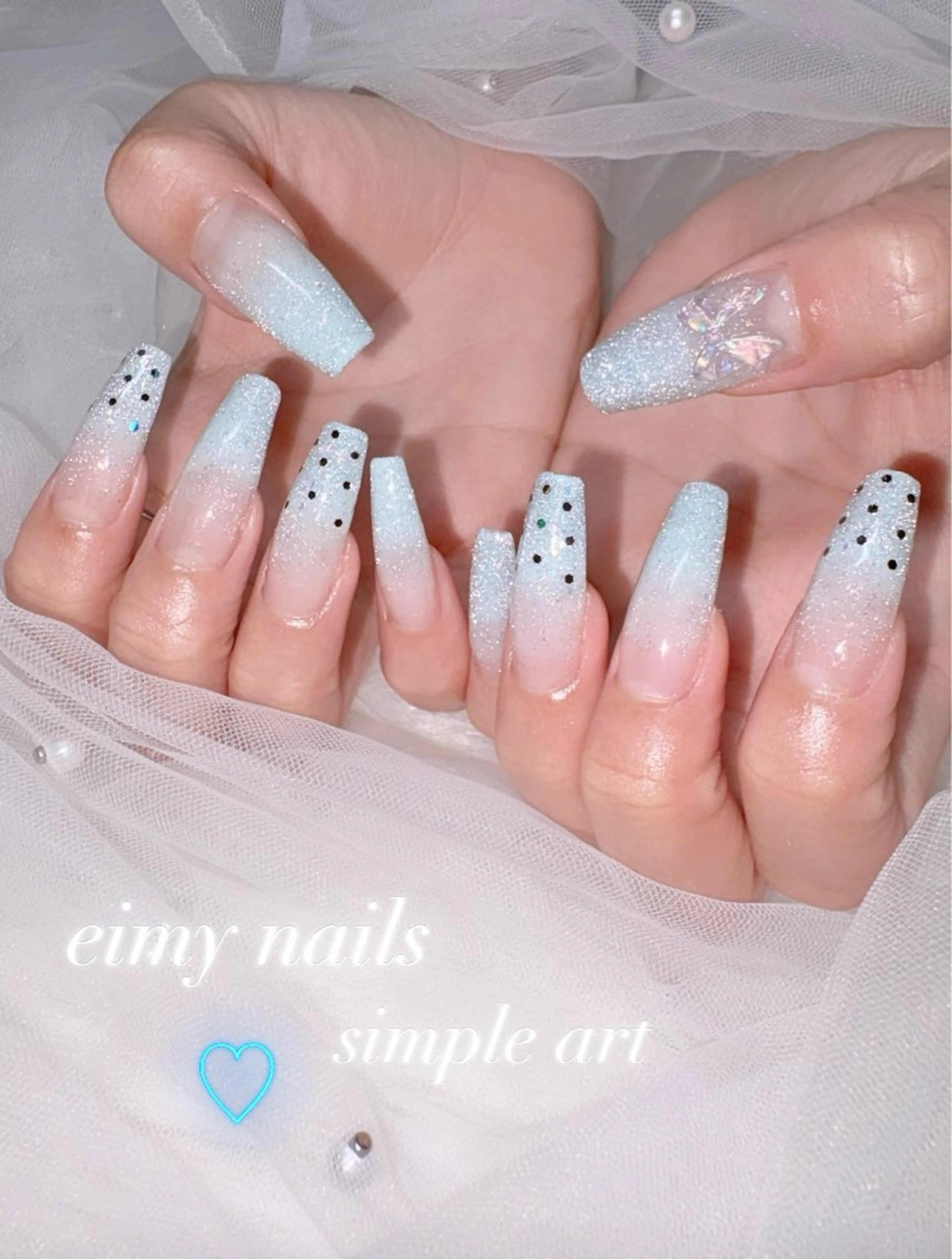 ネイル ドット フラッシュネイル グラデーション ラメ(グリッター) 水色 ハンドネイル eimy nails♡のネイルデザイン