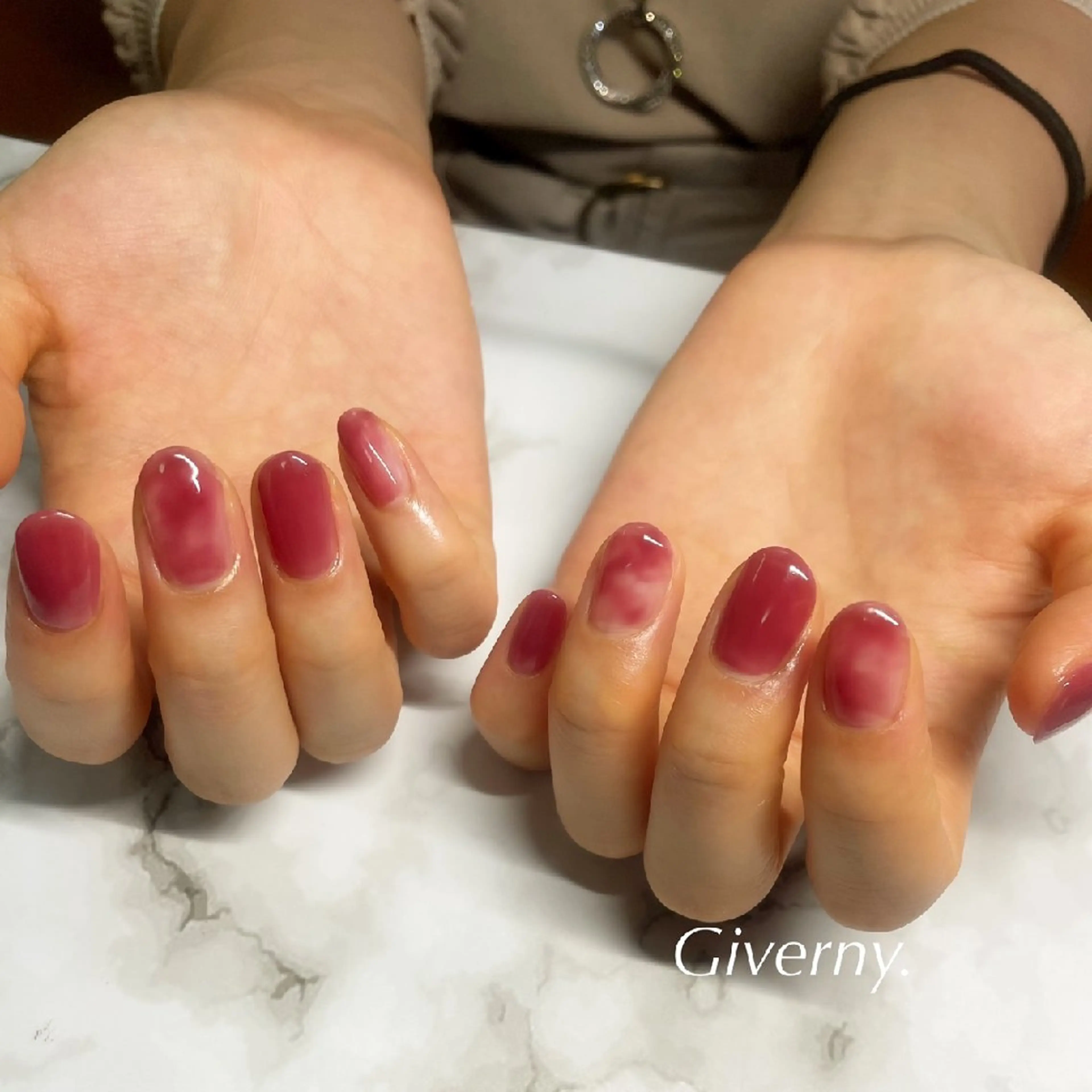 ネイル ニュアンスネイル ワンカラーネイル シンプルネイル ハンドネイル Giverny .のネイルデザイン