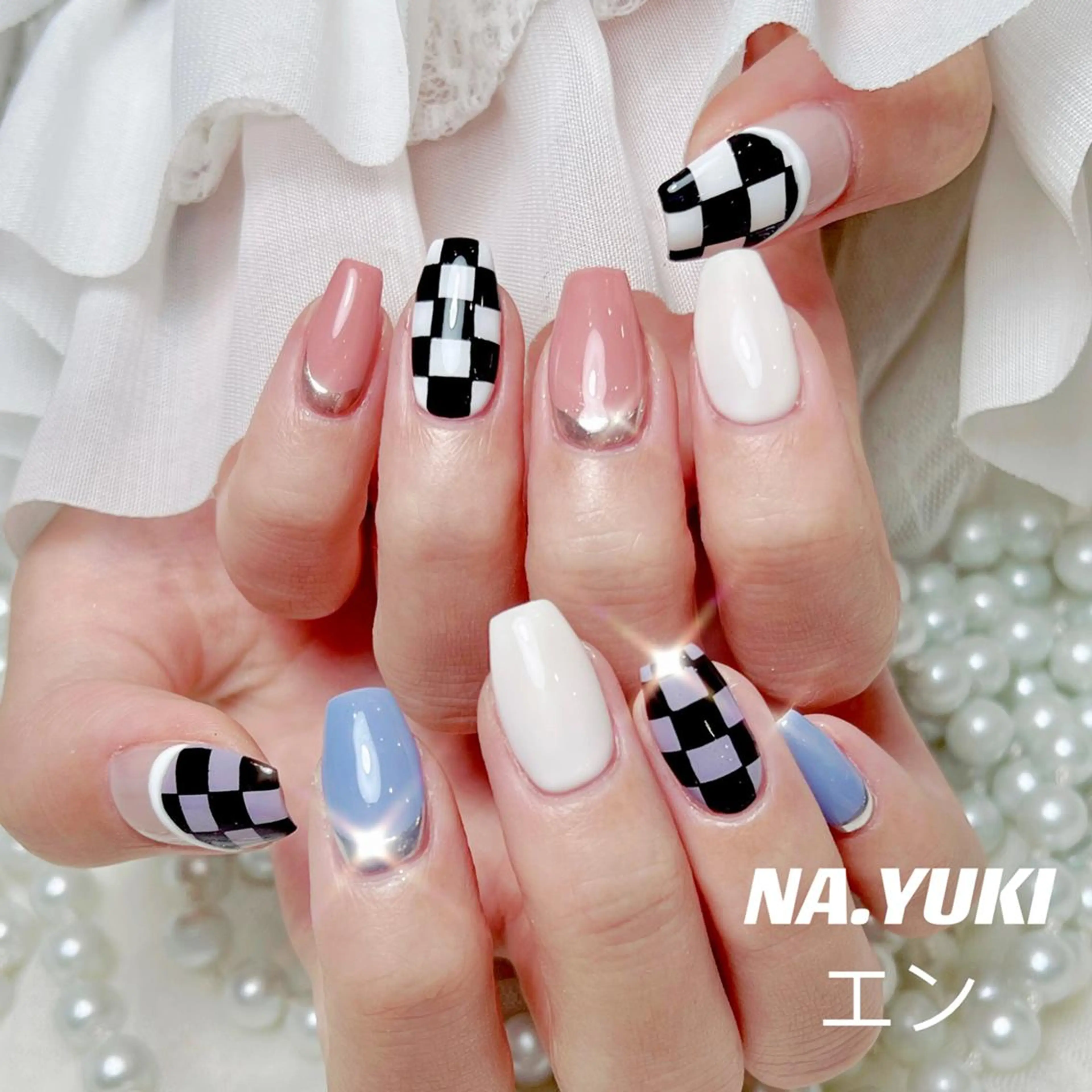 ネイル 🦋 Queenieのネイルデザイン