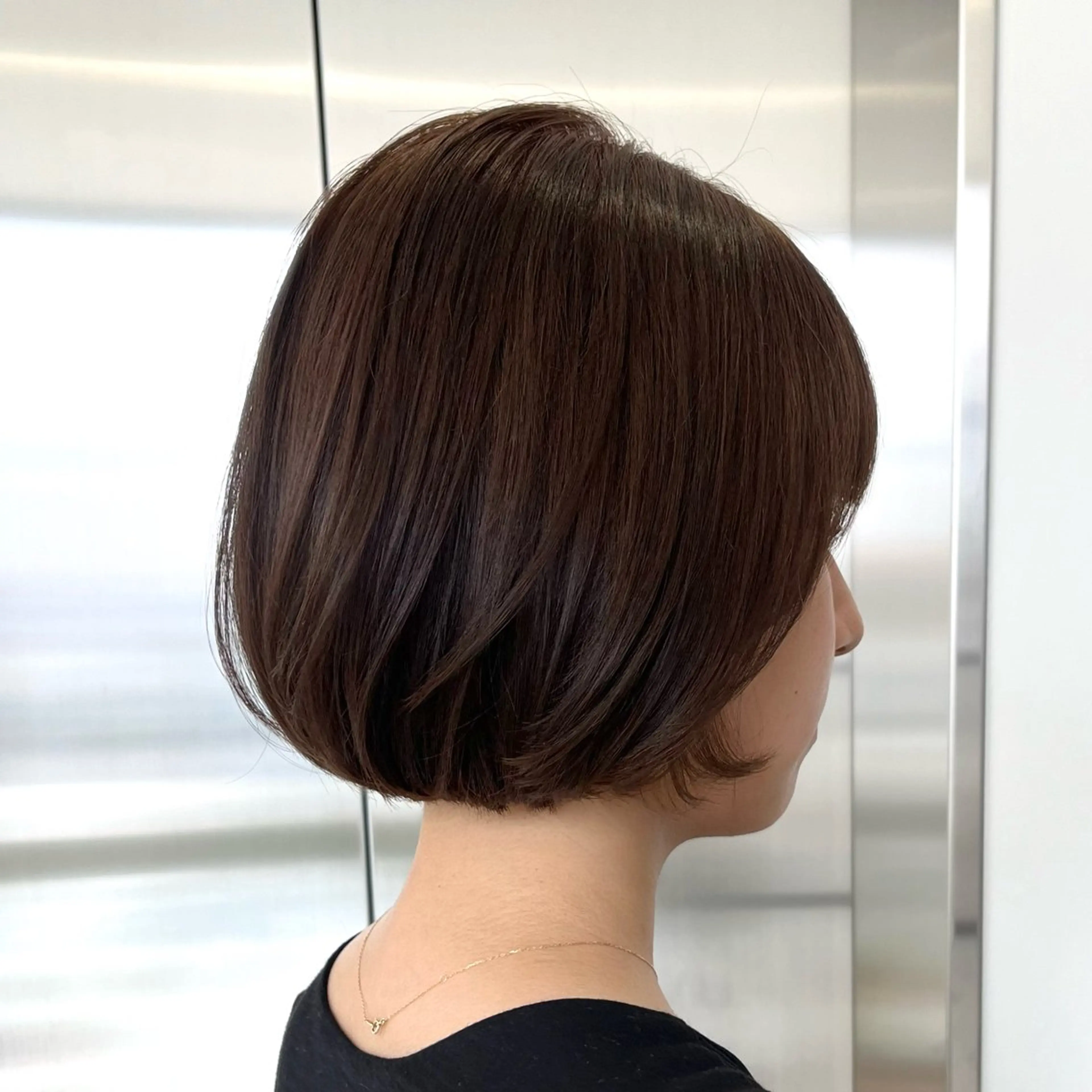 ショート カラー ベージュカラー ブリーチ 透明感カラー ミルクティーベージュ ブリーチなしカラー suzu invitationのヘアスタイル
