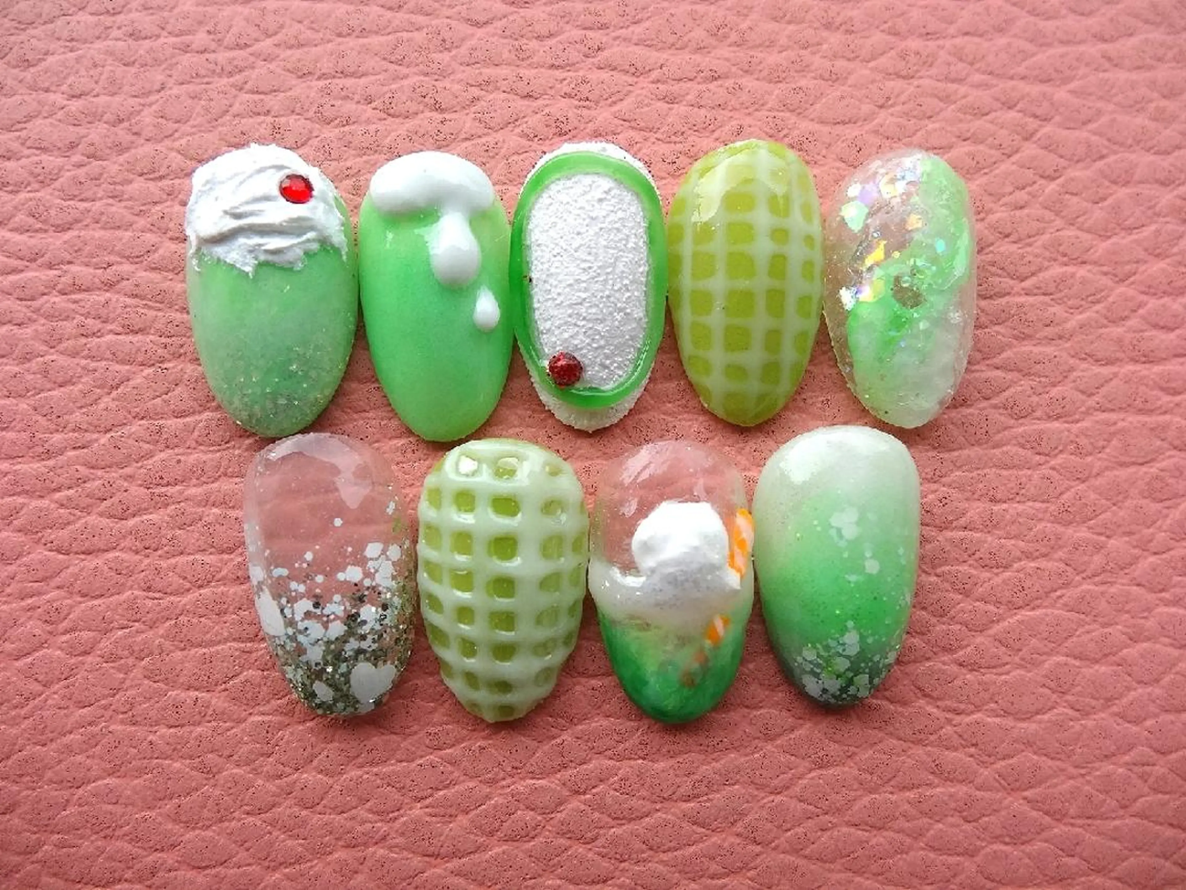 ミディアム ネイル ジェルネイル グリーン スカルプネイル ハンドネイル T&A nailのネイルデザイン