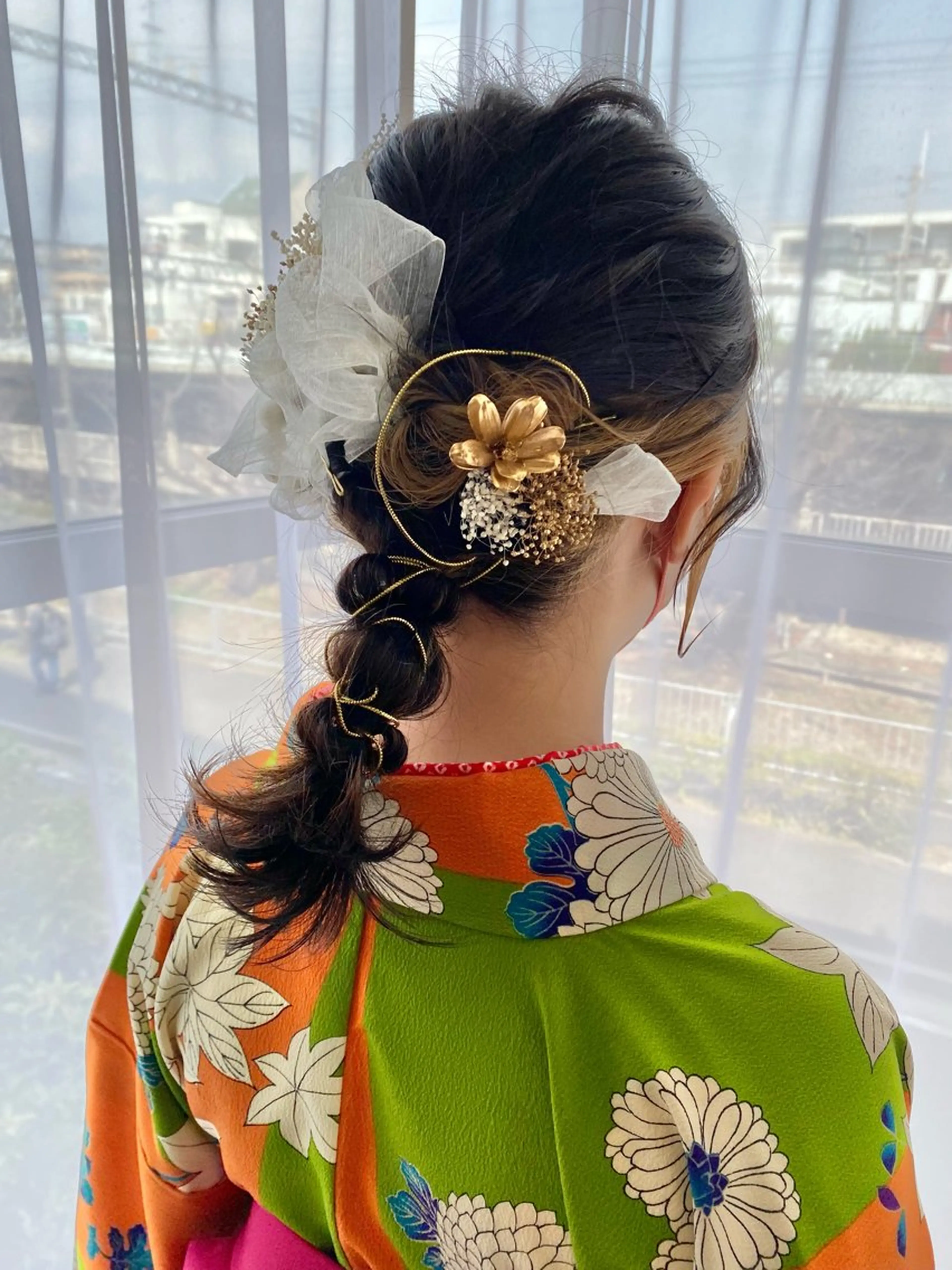 ミディアム ヘアアレンジ ヘアーロウル ニコラのヘアスタイル