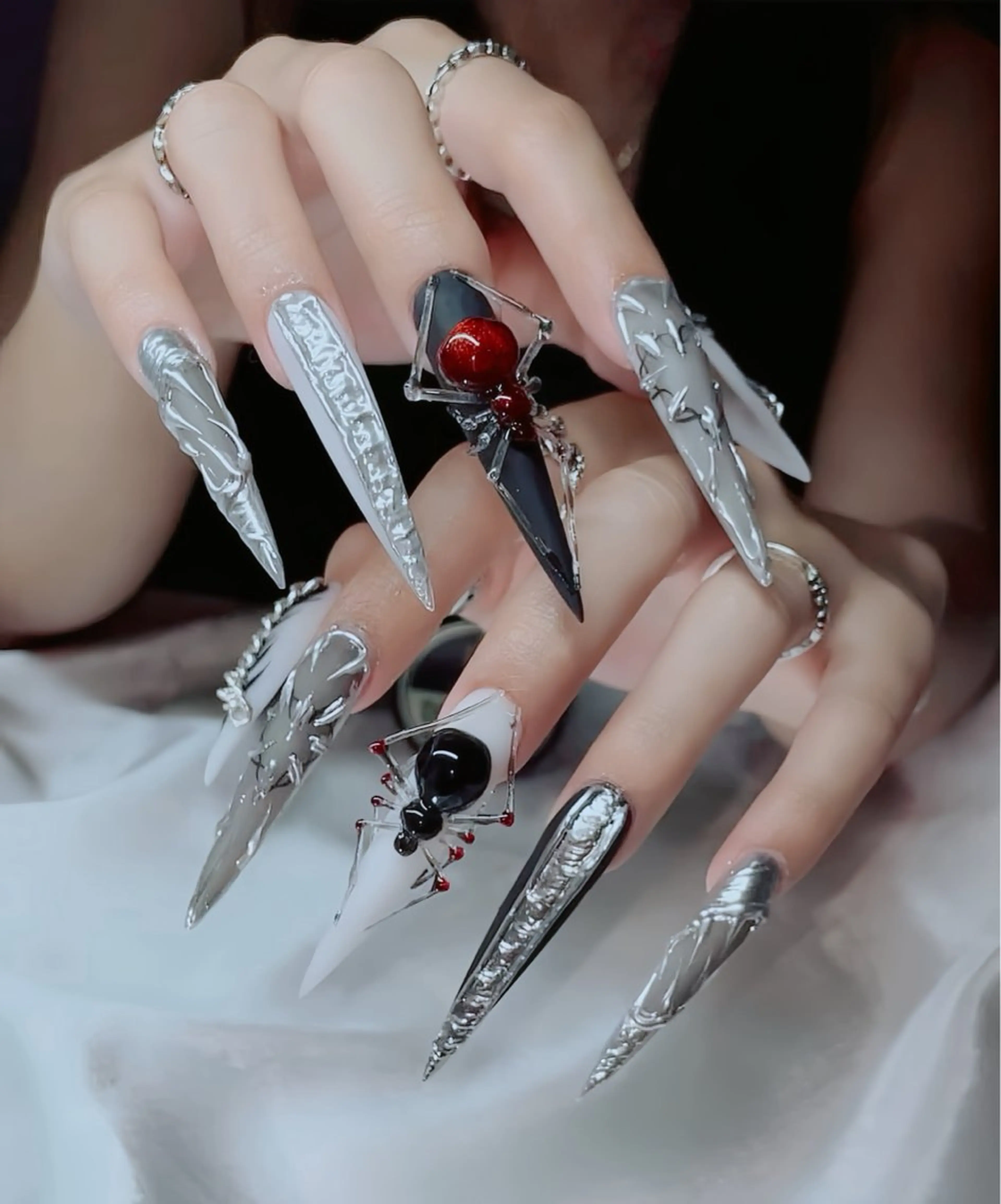 ネイル チークネイル フレンチネイル ガラスフレンチ グラデーション キラキラネイル ハンドネイル Rin Nail 新大久保店のネイルデザイン