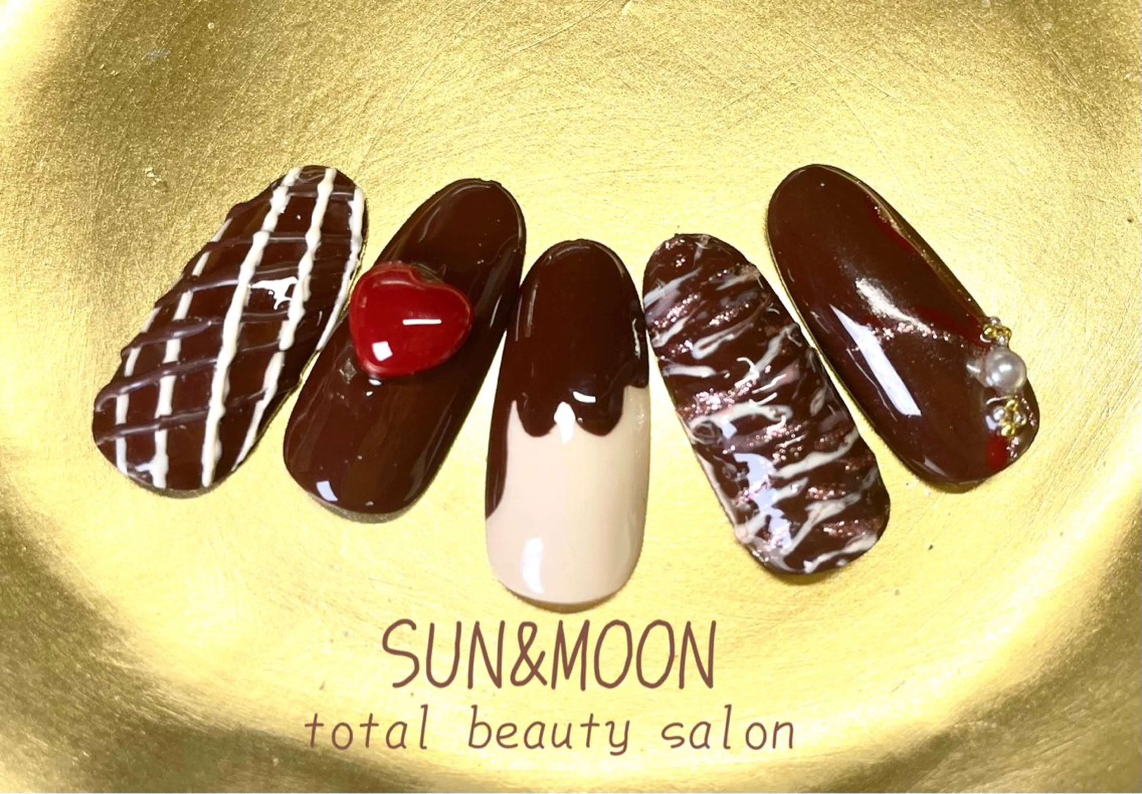 ネイル SUN&MOON REOのネイルデザイン