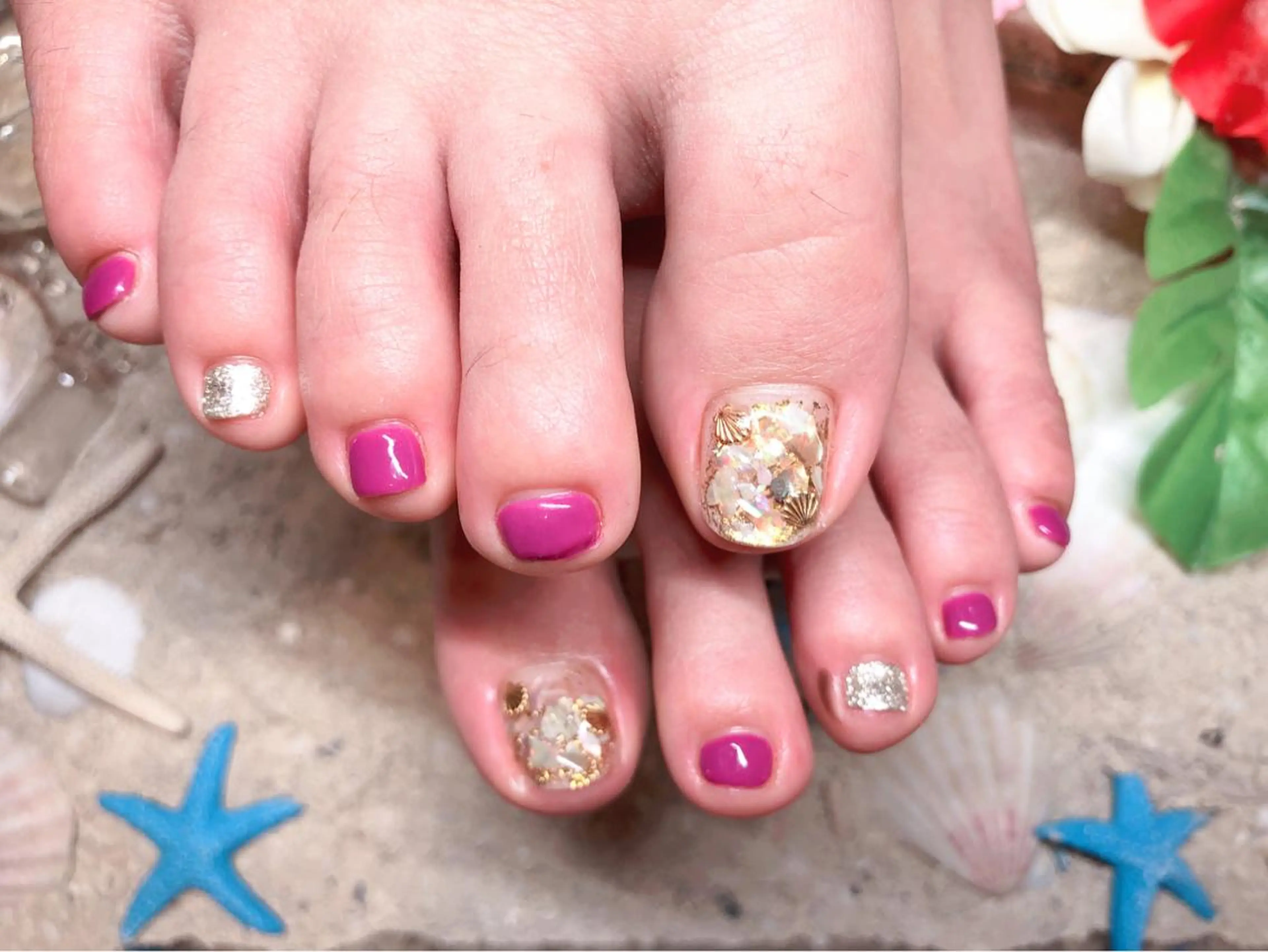 ネイル フットネイル フレンチネイル ジェルネイル ラメ(グリッター) ラメグラデーション NEO Beauty Salon所属・𝐍𝐄𝐎 𝐉𝐔𝐑𝐈のネイルデザイン