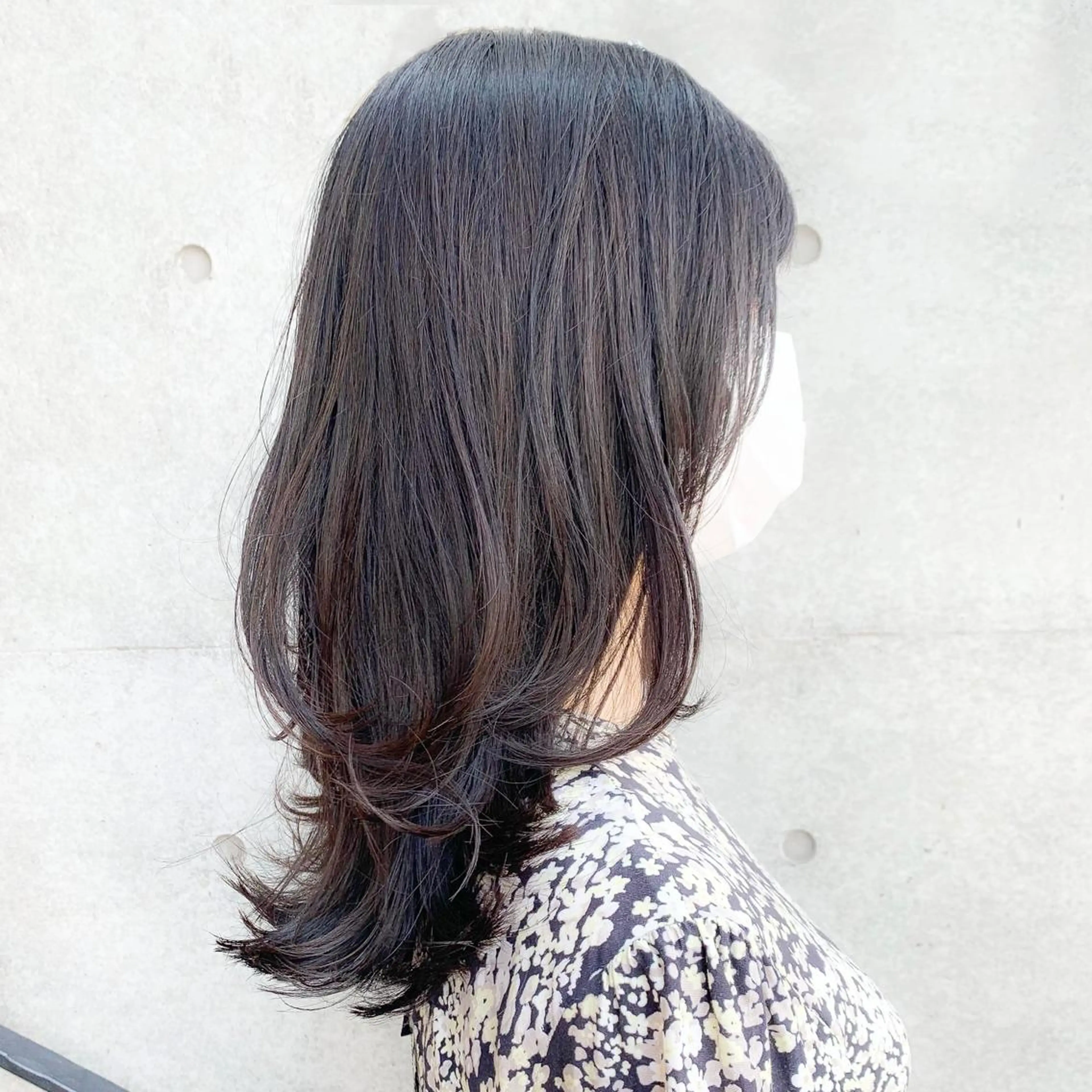 セミロング カラー レイヤーカット 伊良波 香里のヘアスタイル