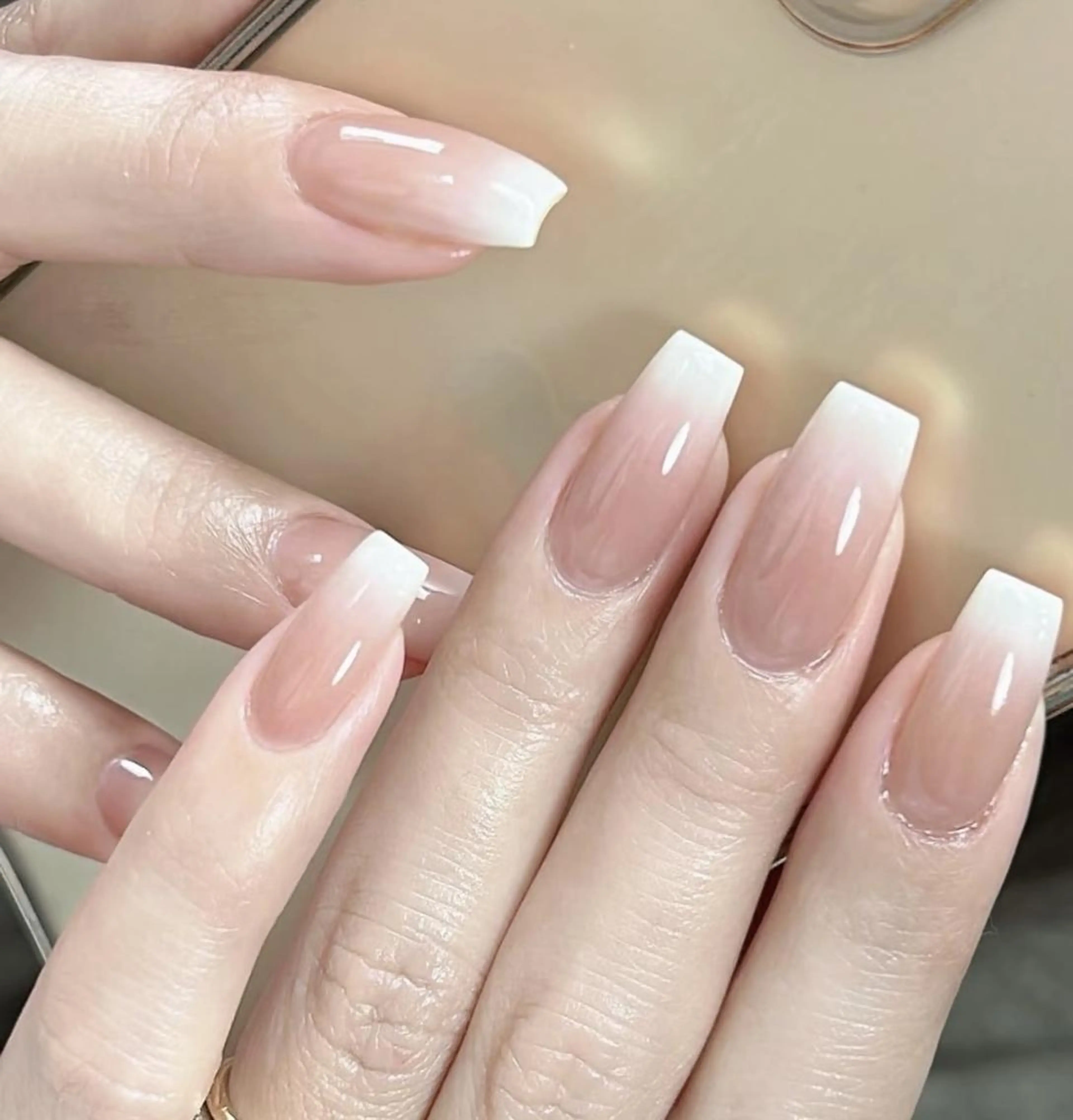 【研修】カラーグラデーション(ベイビーブーマーネイル)の写真