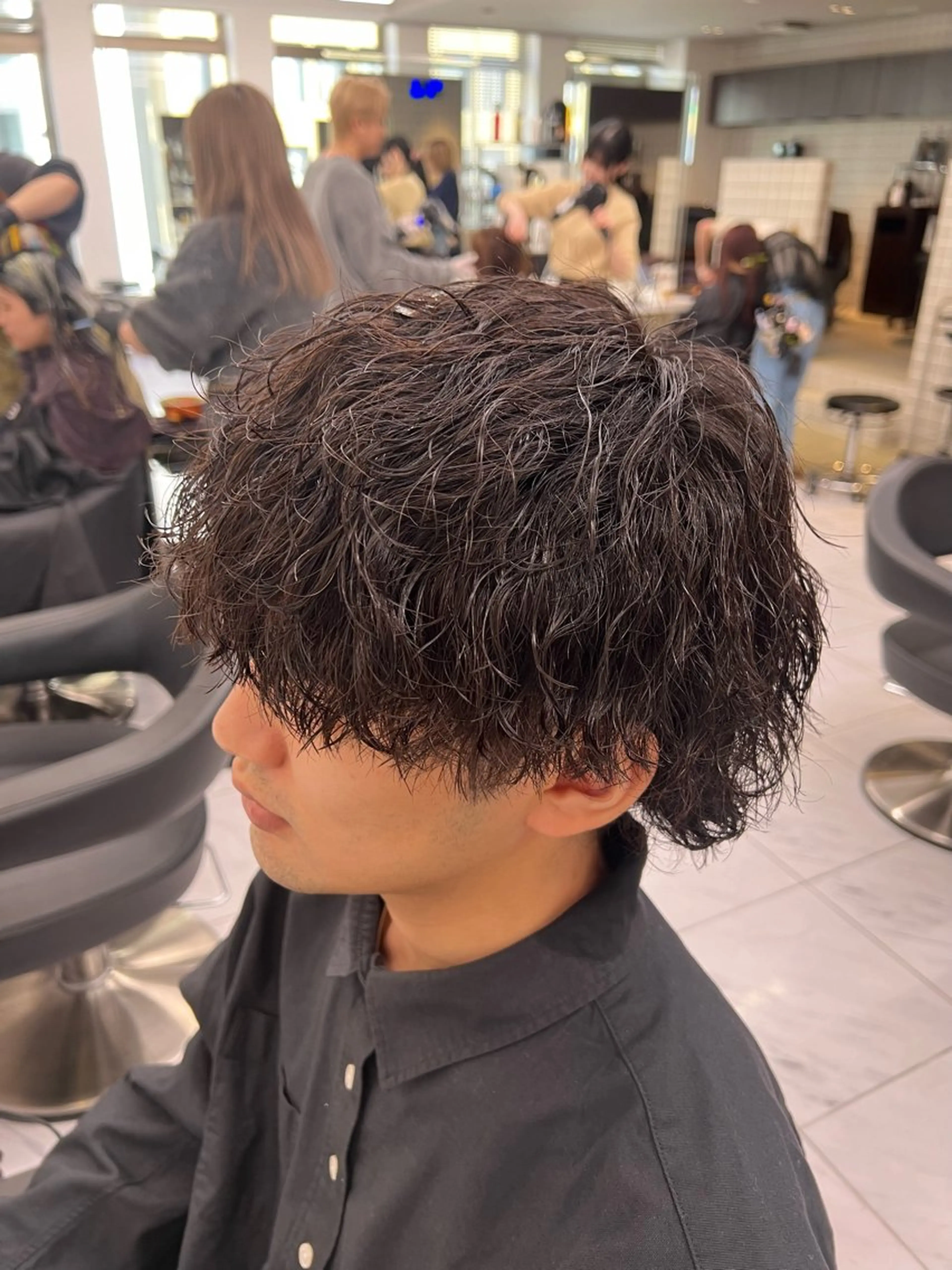 パーマ ヘアアレンジ メンズ メンズパーマ 💎韓国/ レイヤー カット/ 暖色🫧のヘアスタイル