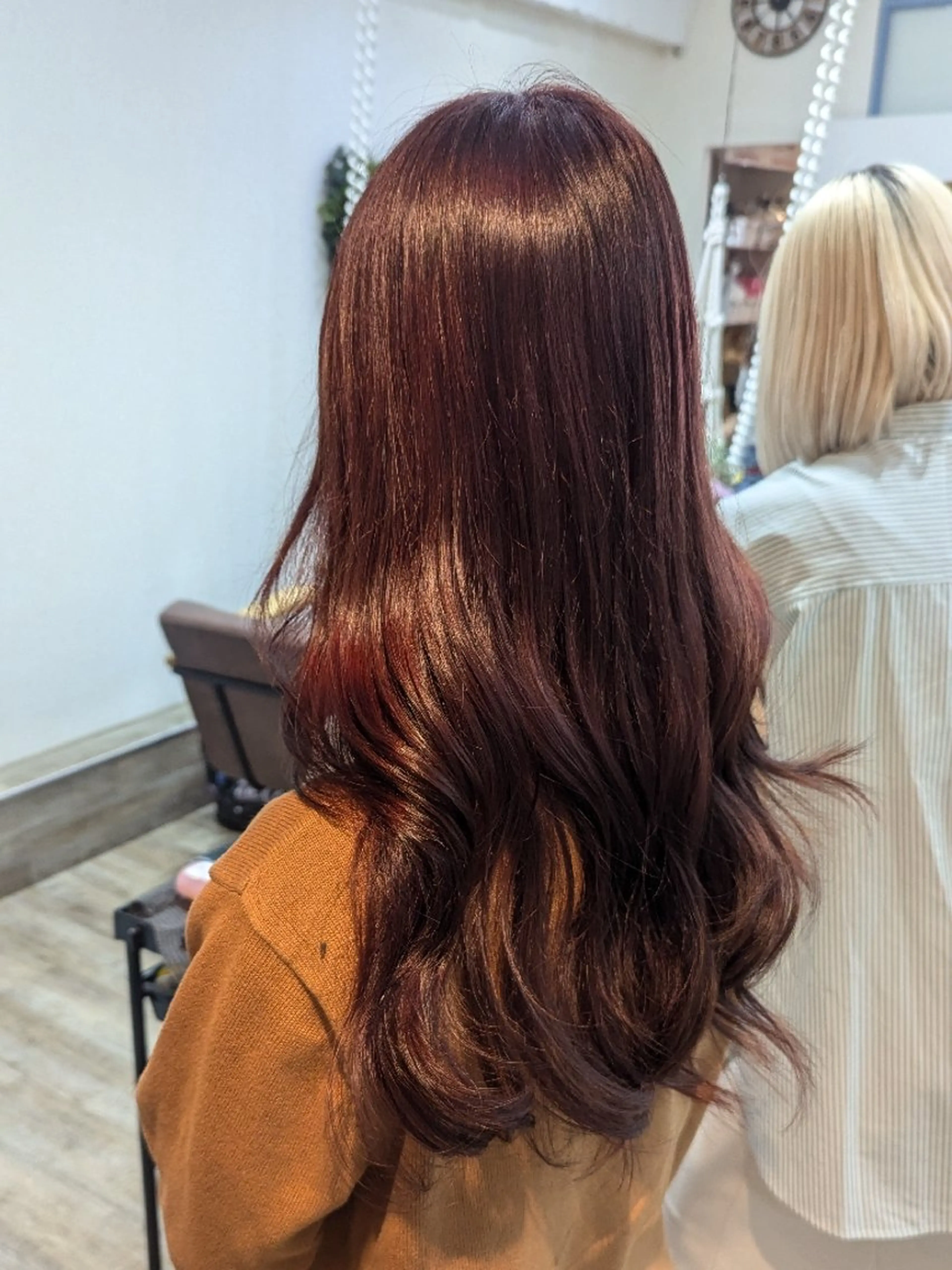 カラー ロング レッドカラー 🏹MIYU￤抜け感 ×柔らかカラーのヘアスタイル