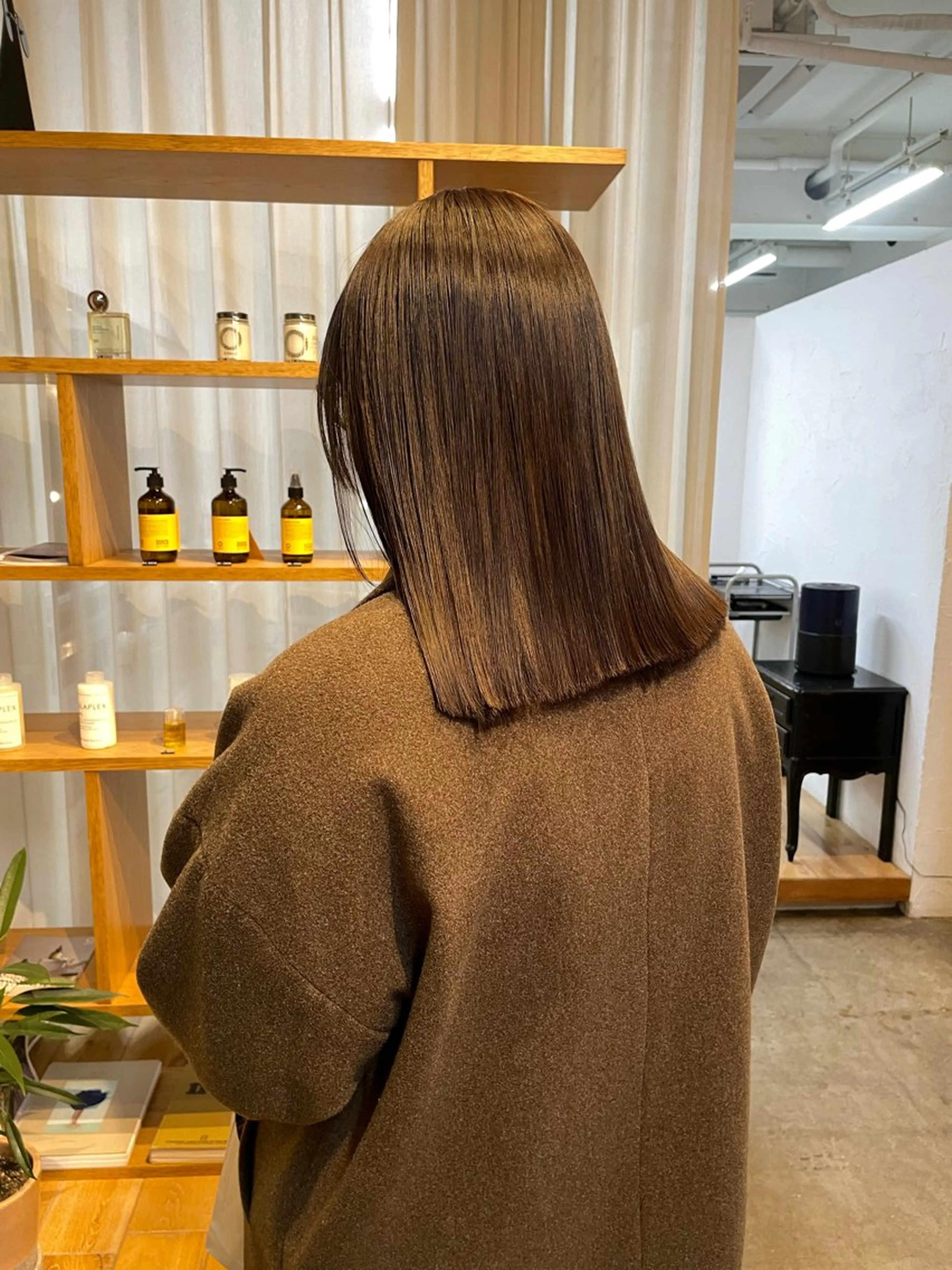 ミディアム ヘアカラー mina / 透明感ベージュカラーのヘアスタイル