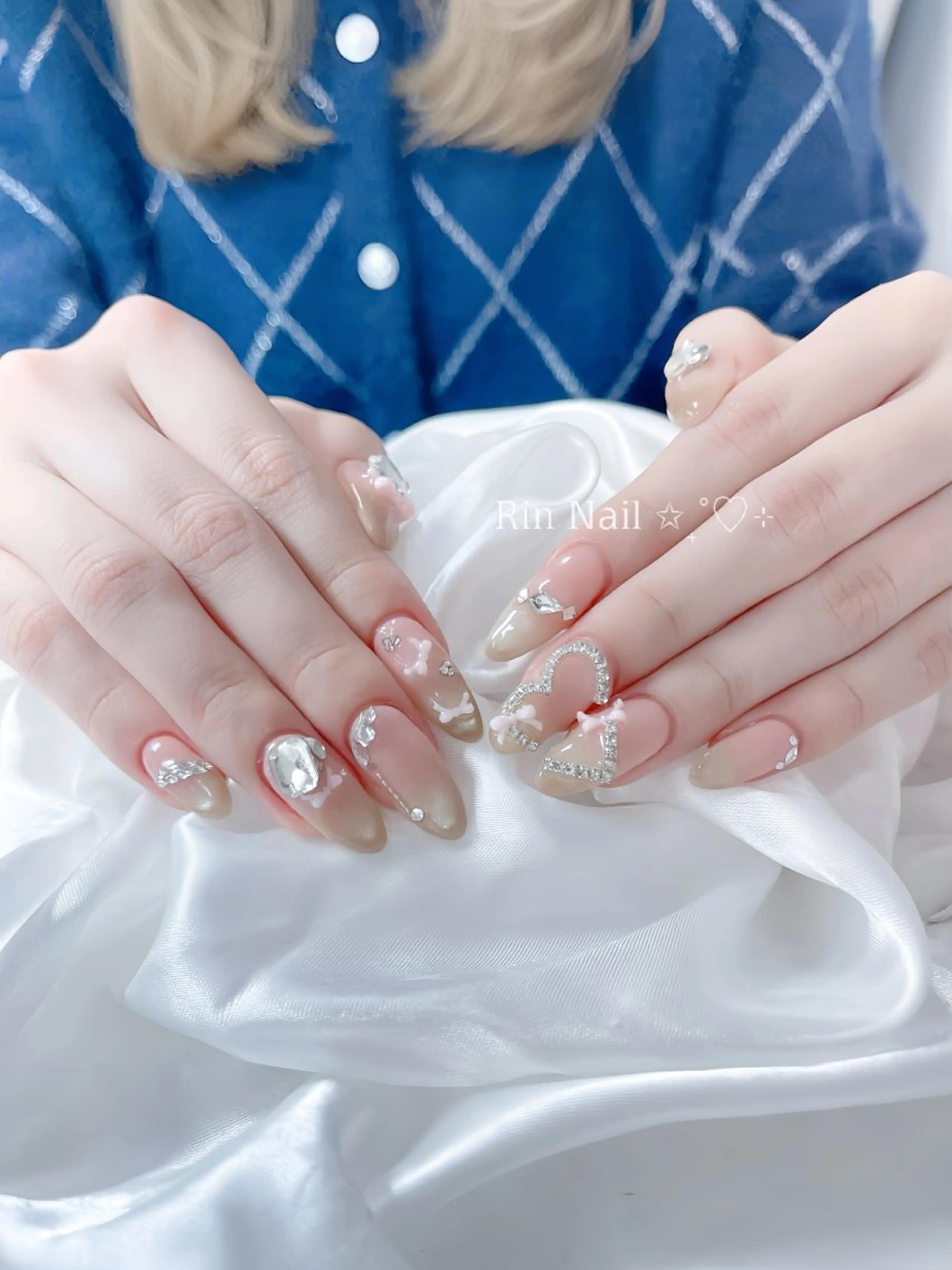 ネイル アートネイル チークネイル ジェルネイル ロングネイル マグネットネイル ハンドネイル Rin Nail 新大久保店のネイルデザイン