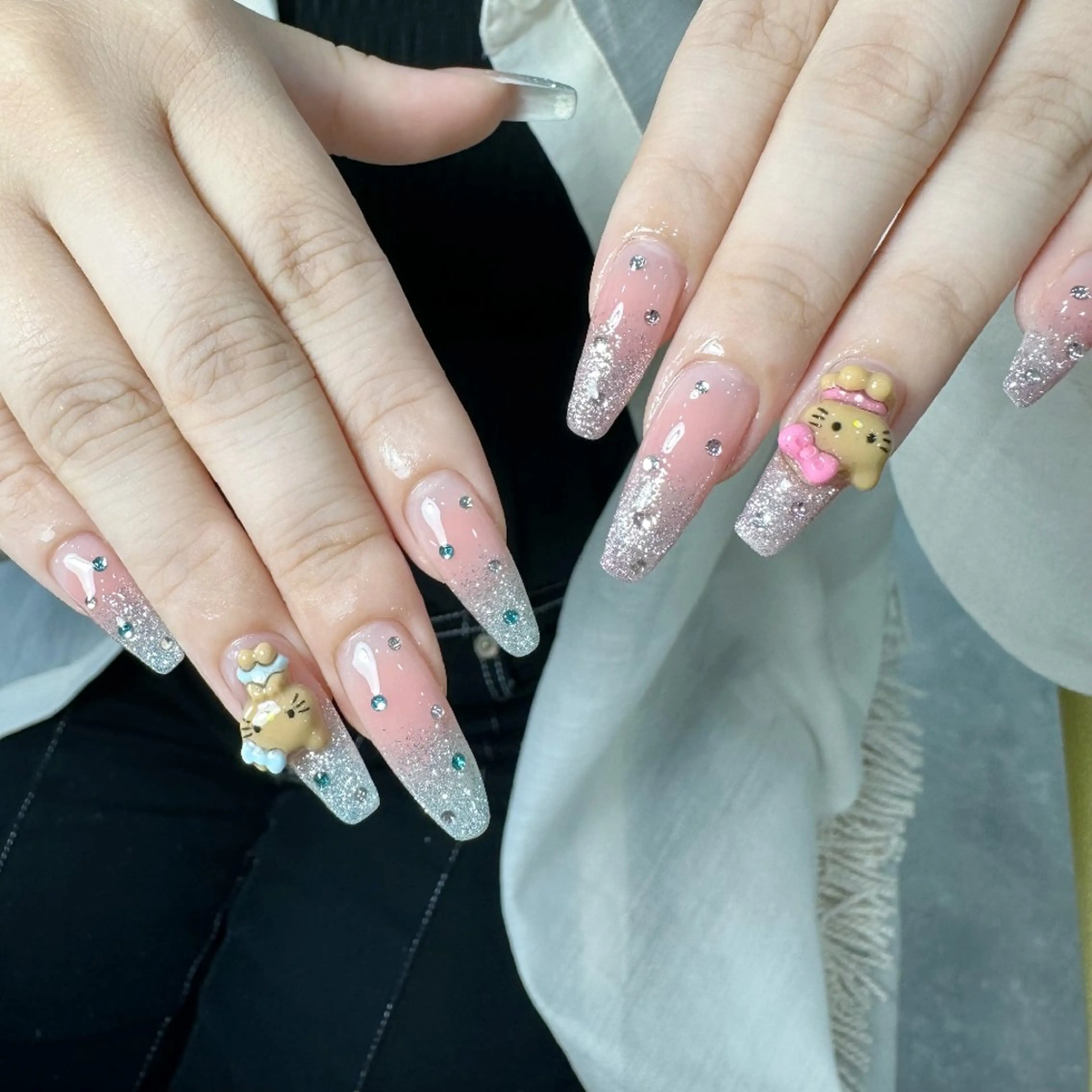 ネイル チークネイル フレンチネイル ジェルネイル ガーリー キラキラネイル ハンドネイル UM Nail Salonのネイルデザイン