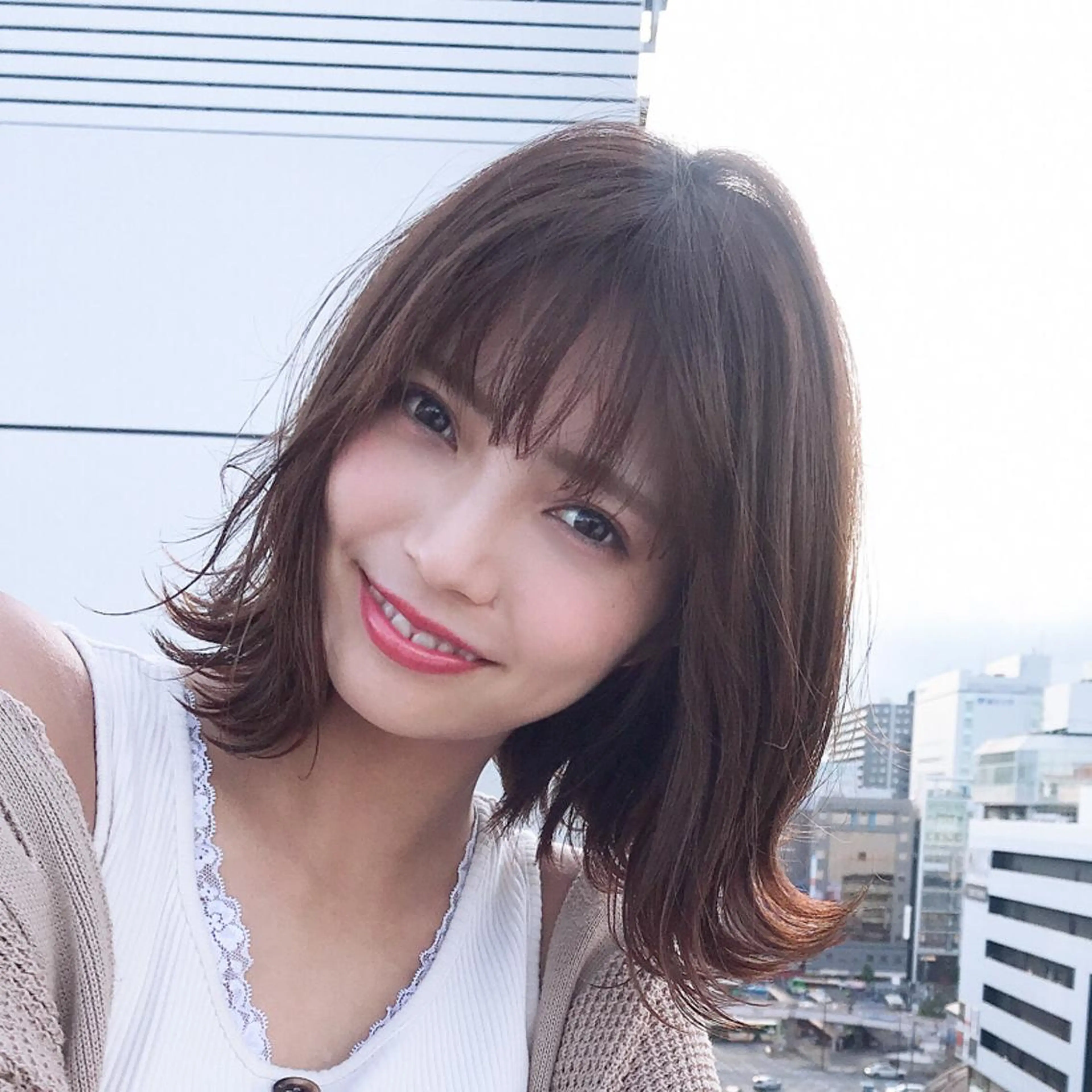 ショート カラー ベージュカラー 外ハネヘア カット ヘアカラー トリートメント ヤナ マネージャーのヘアスタイル