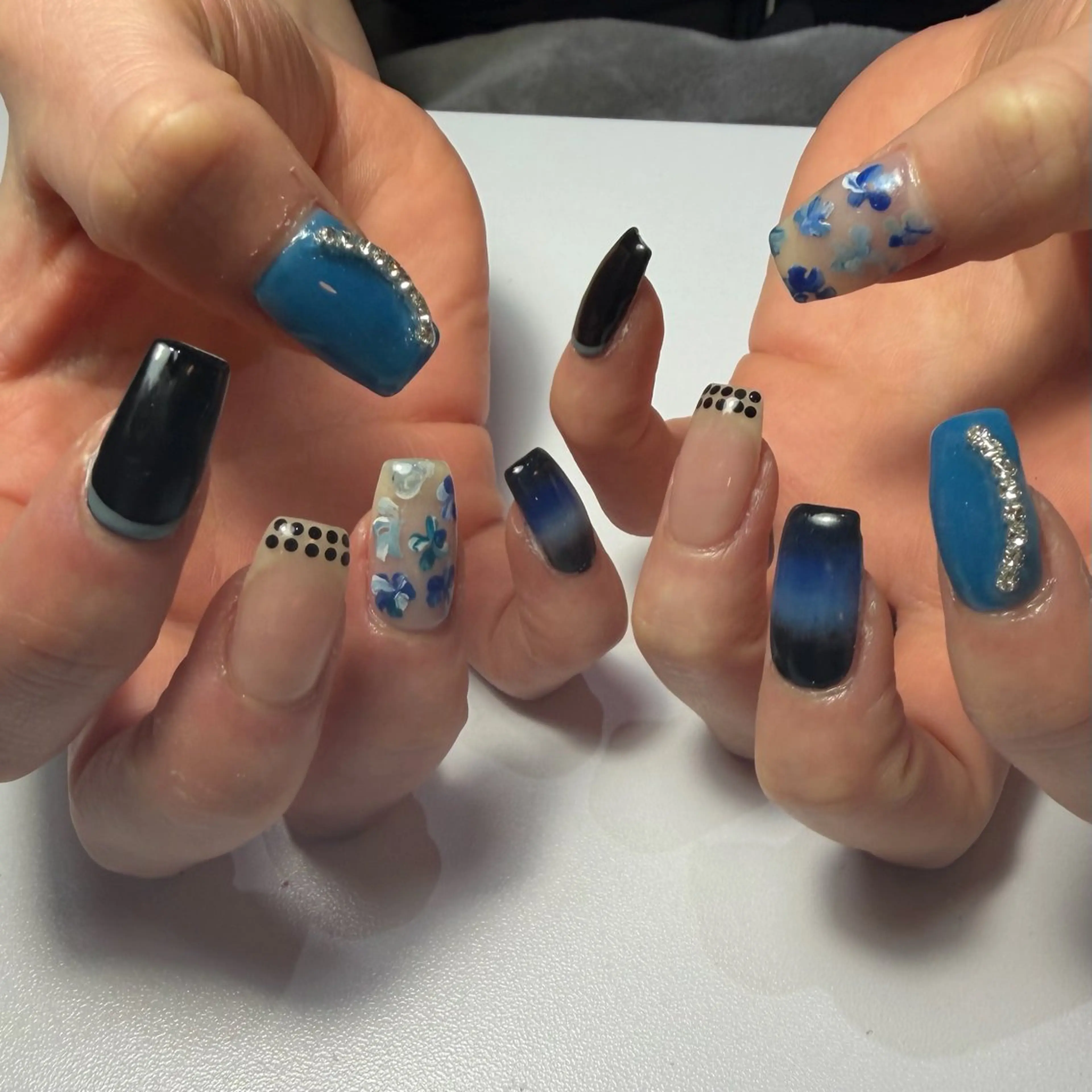 ネイル アートネイル ブルー ジェルネイル ホログラムネイル 持ち込み ハンドネイル Nail mood デザイン持ち込みokのネイルデザイン