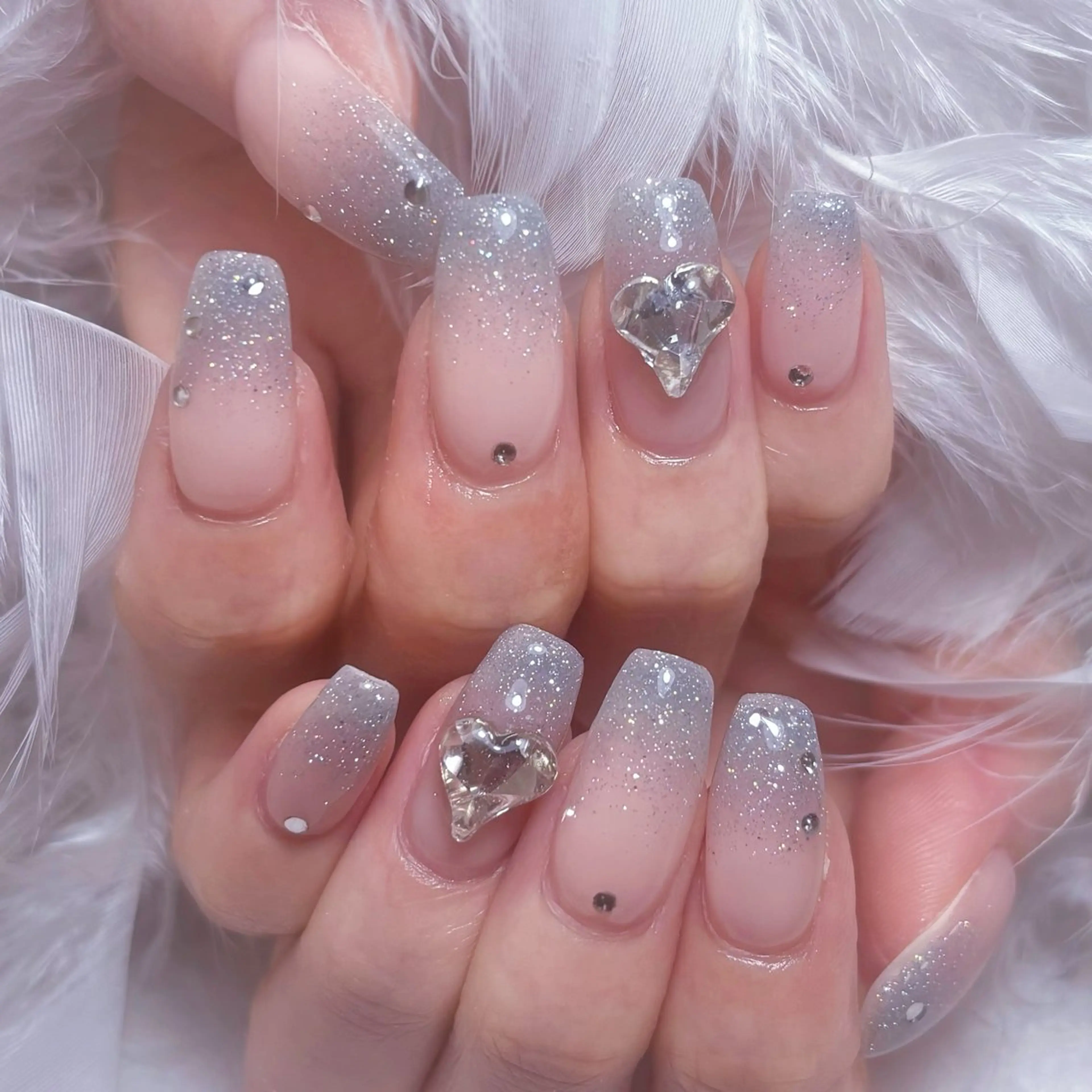 ネイル アートネイル オーロラネイル ガーリー キラキラネイル 韓国ネイル ハンドネイル ハンドケア Asher-Yuki 🍁のネイルデザイン