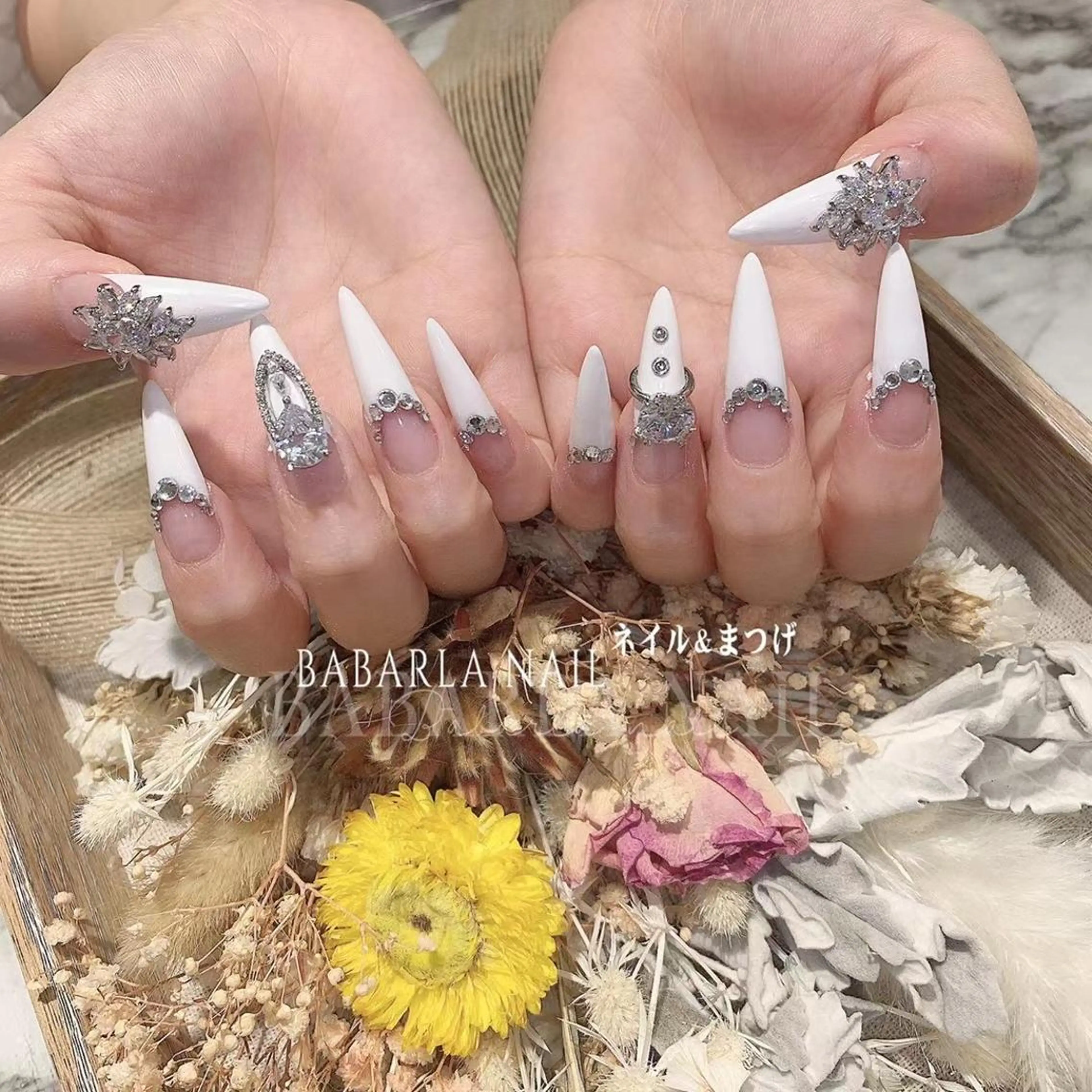 ネイル フレンチネイル ホワイト Babarla nailのネイルデザイン
