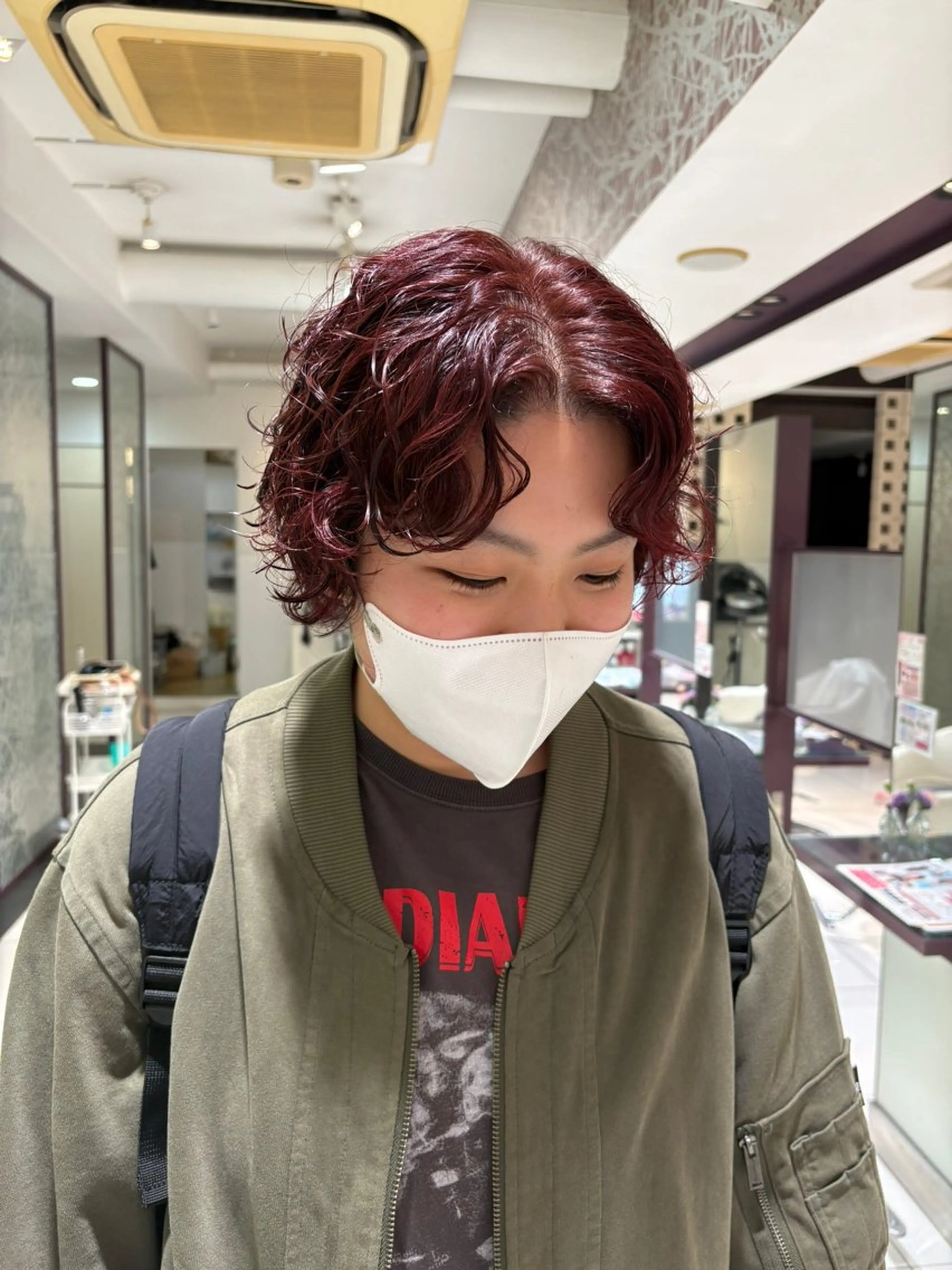 ショート パーマ ショートヘア ニュアンスパーマ まるやま ひなこ/艶髪カラーのヘアスタイル