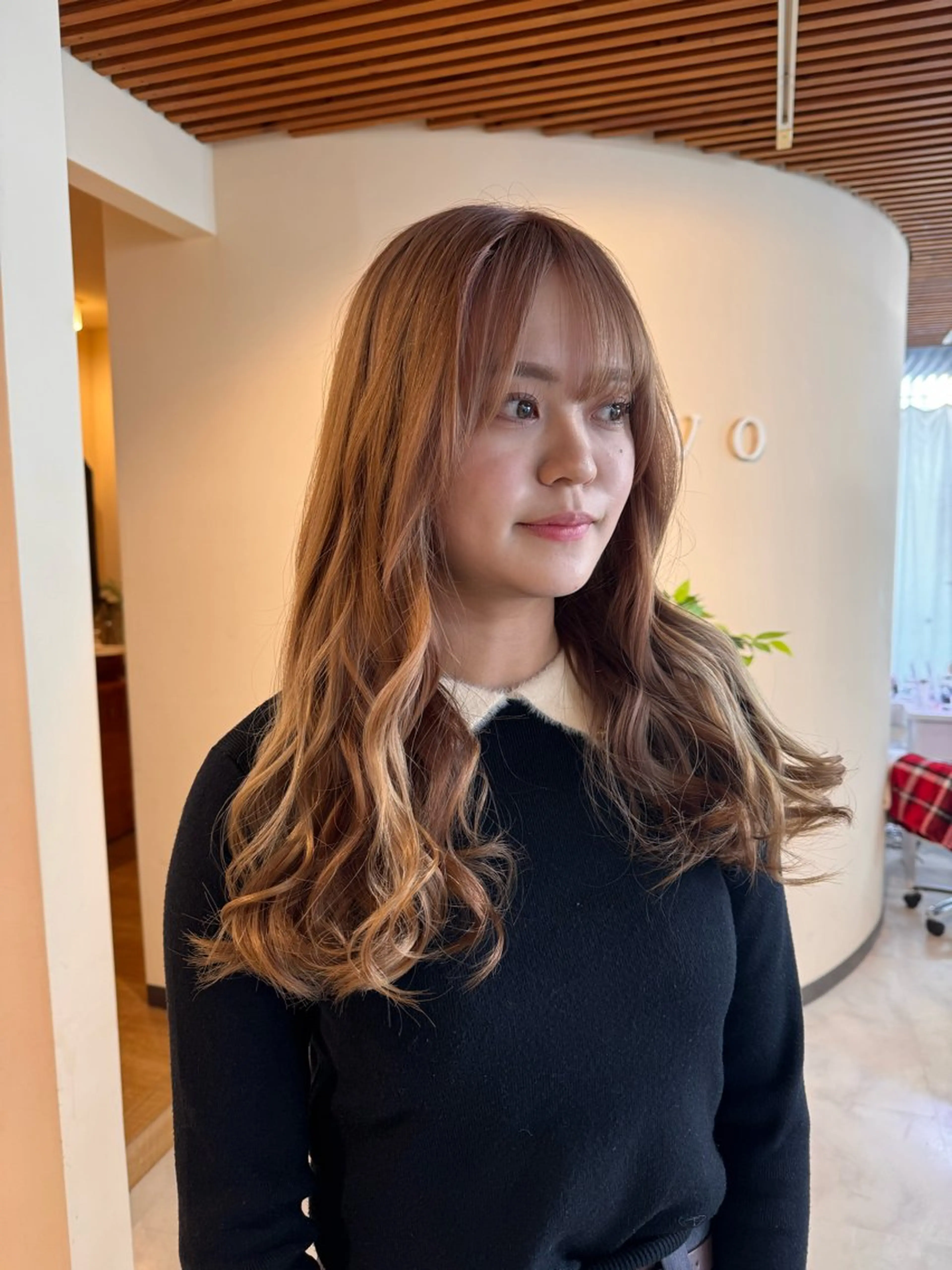 セミロング カラー カット ヘアカラー ルーツ/ デザイン/ ハイトーン/おこのぎのヘアスタイル