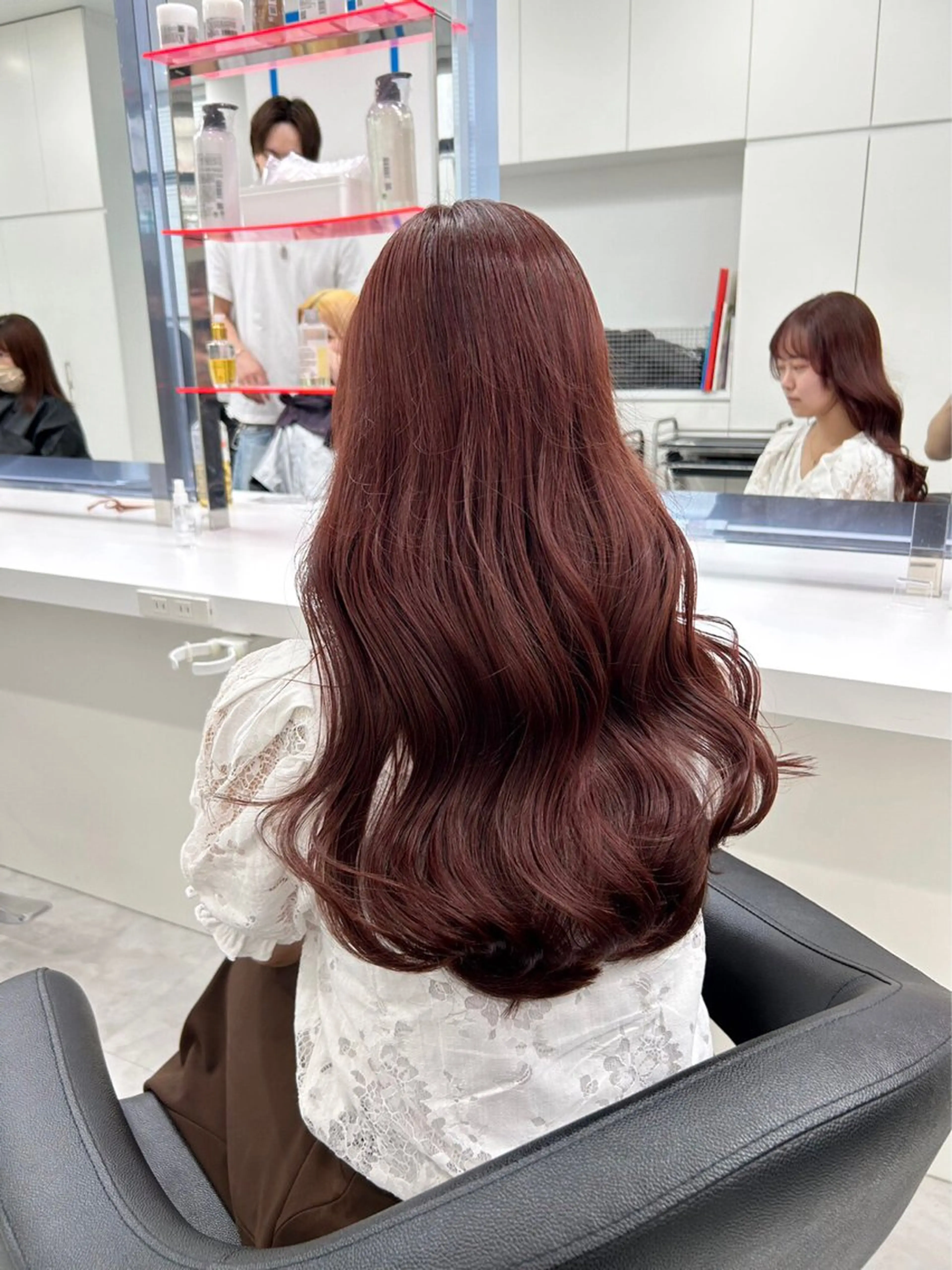 セミロング カラー ヘアアレンジ 🪞official THREE 横浜🎀のヘアスタイル