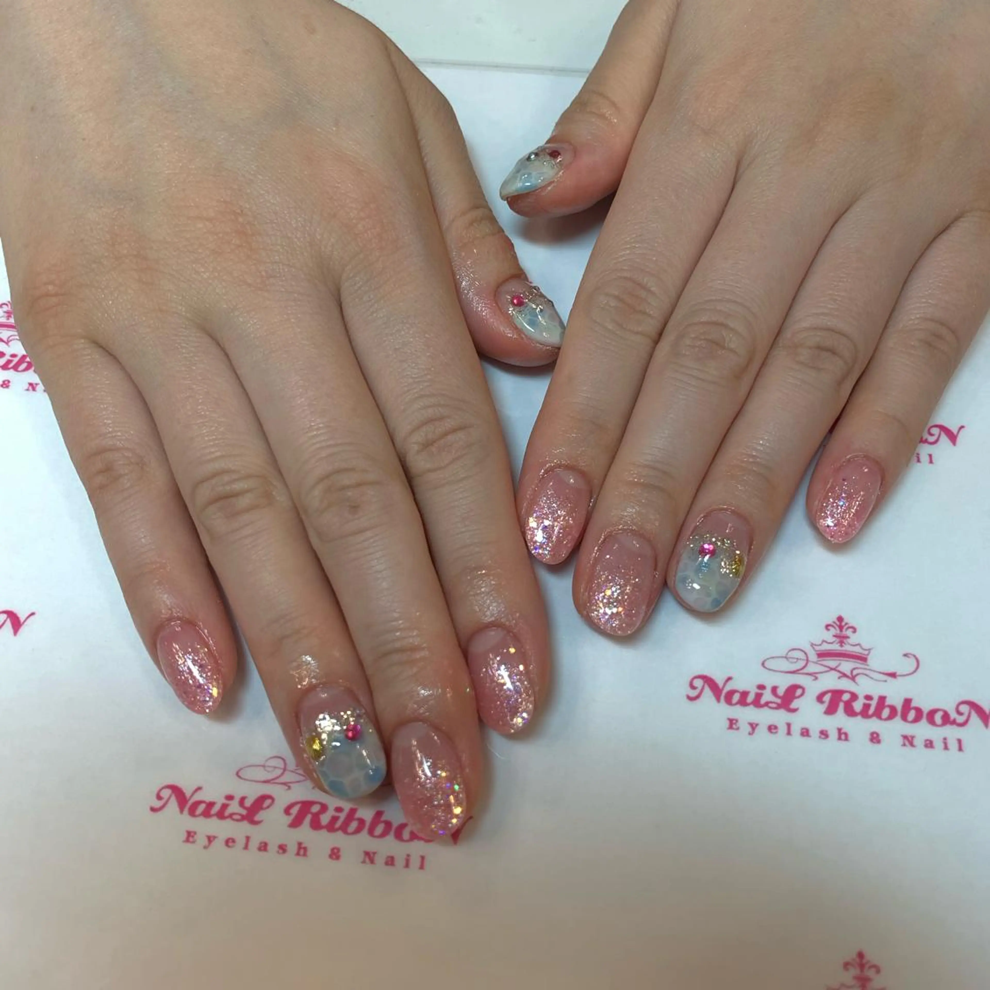 ネイル ネイルリボン 受付スタッフのネイルデザイン