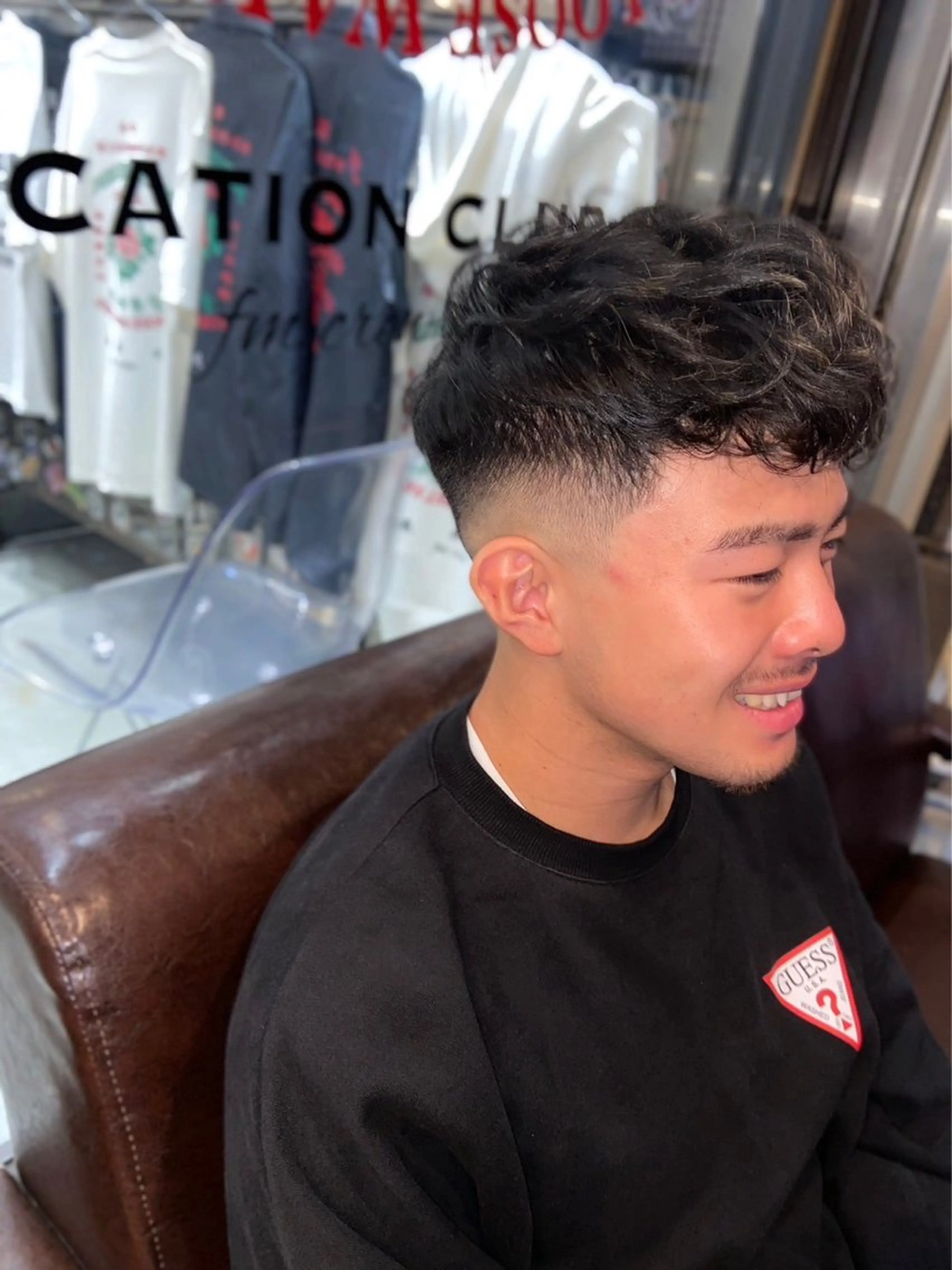 ショート ⚡メンズパーマフ ェードカットTomyのヘアスタイル