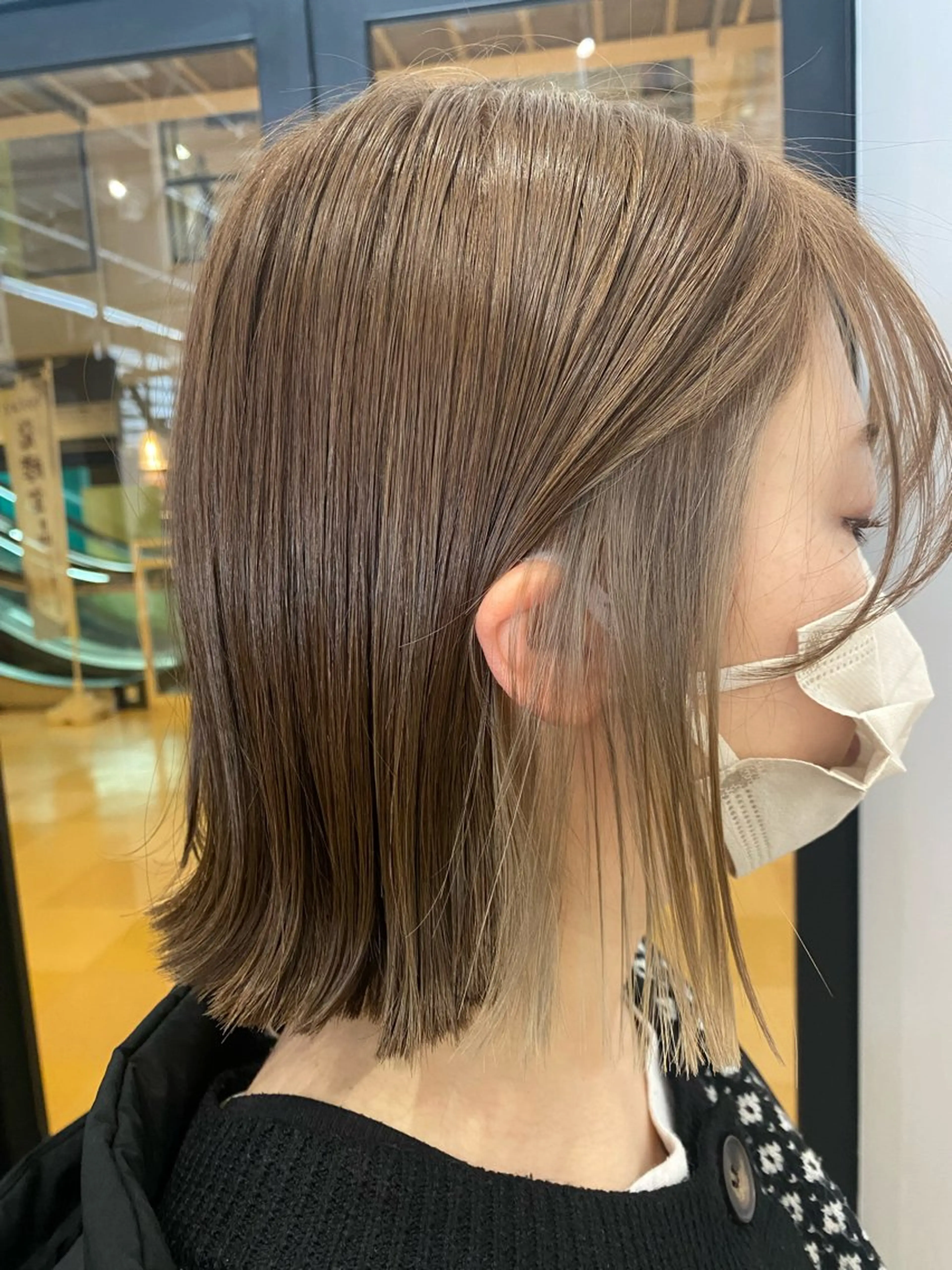 ミディアム カラー 切りっぱなしボブ ベージュカラー イヤリングカラー ボブ Linda所属・高橋 侑莉亜のヘアスタイル