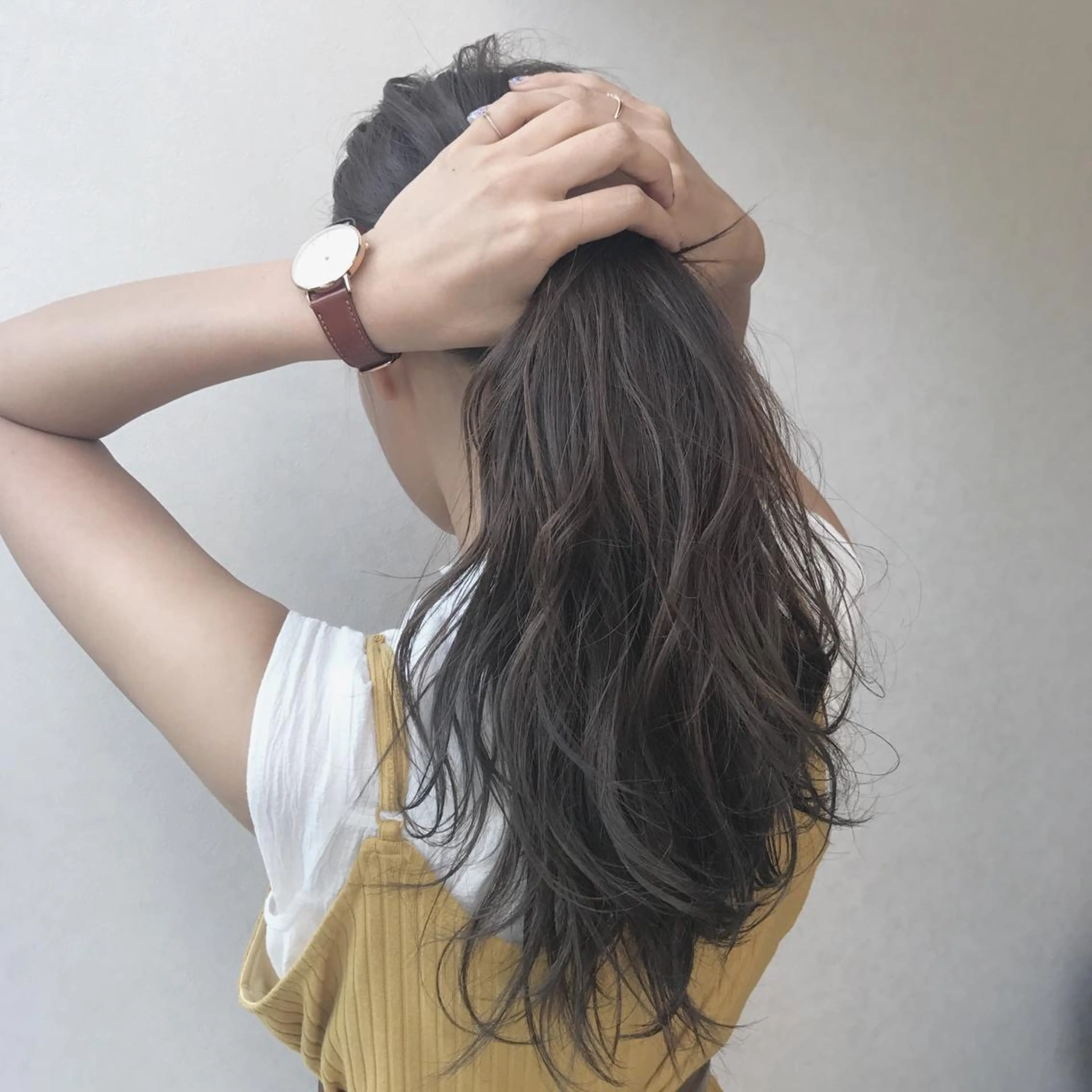 ロング カラー グレージュ ハイライトカラー ハイライト AGU akariのヘアスタイル