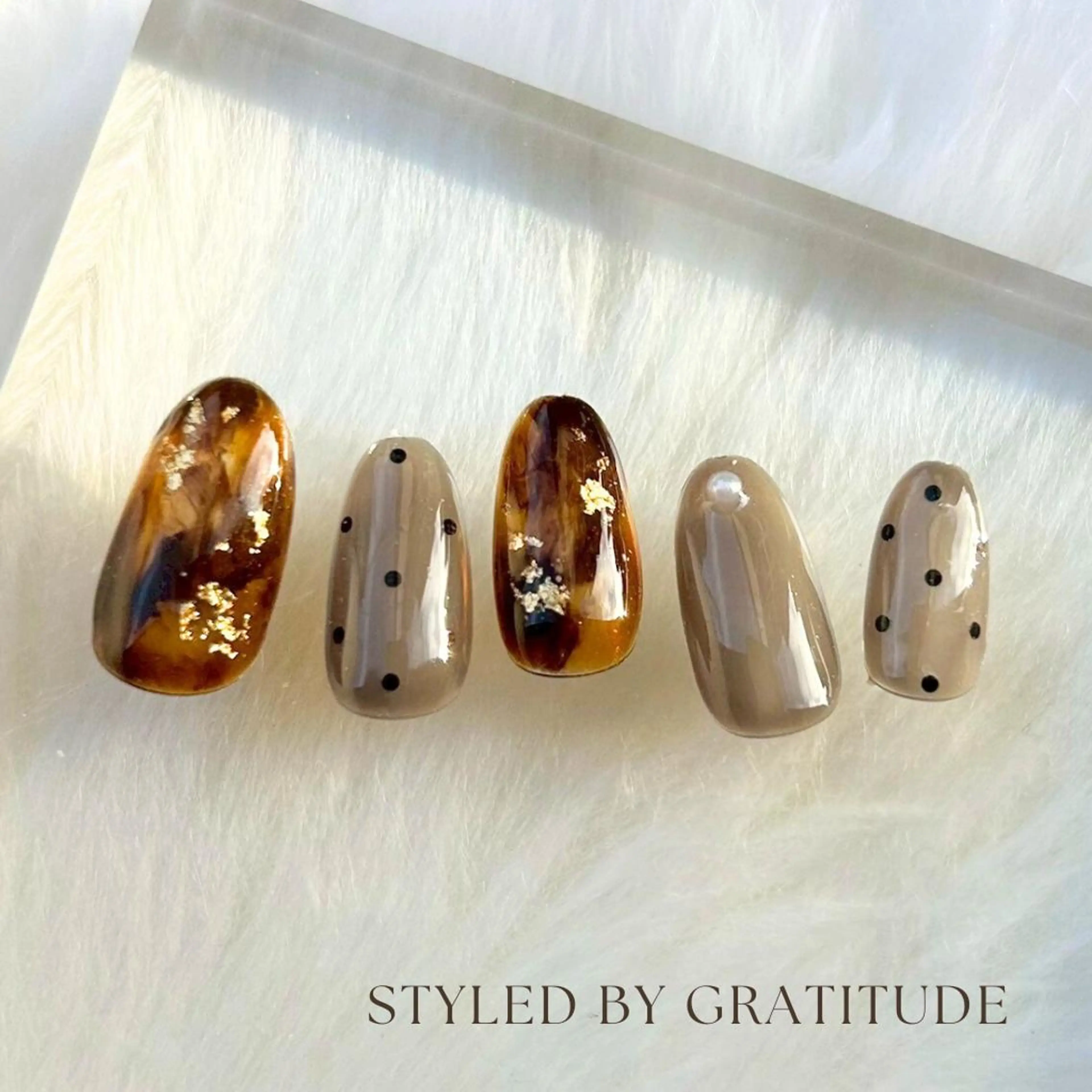 ネイル べっ甲ネイル ドット ニュアンスネイル ハンドネイル gratitude seikoのネイルデザイン