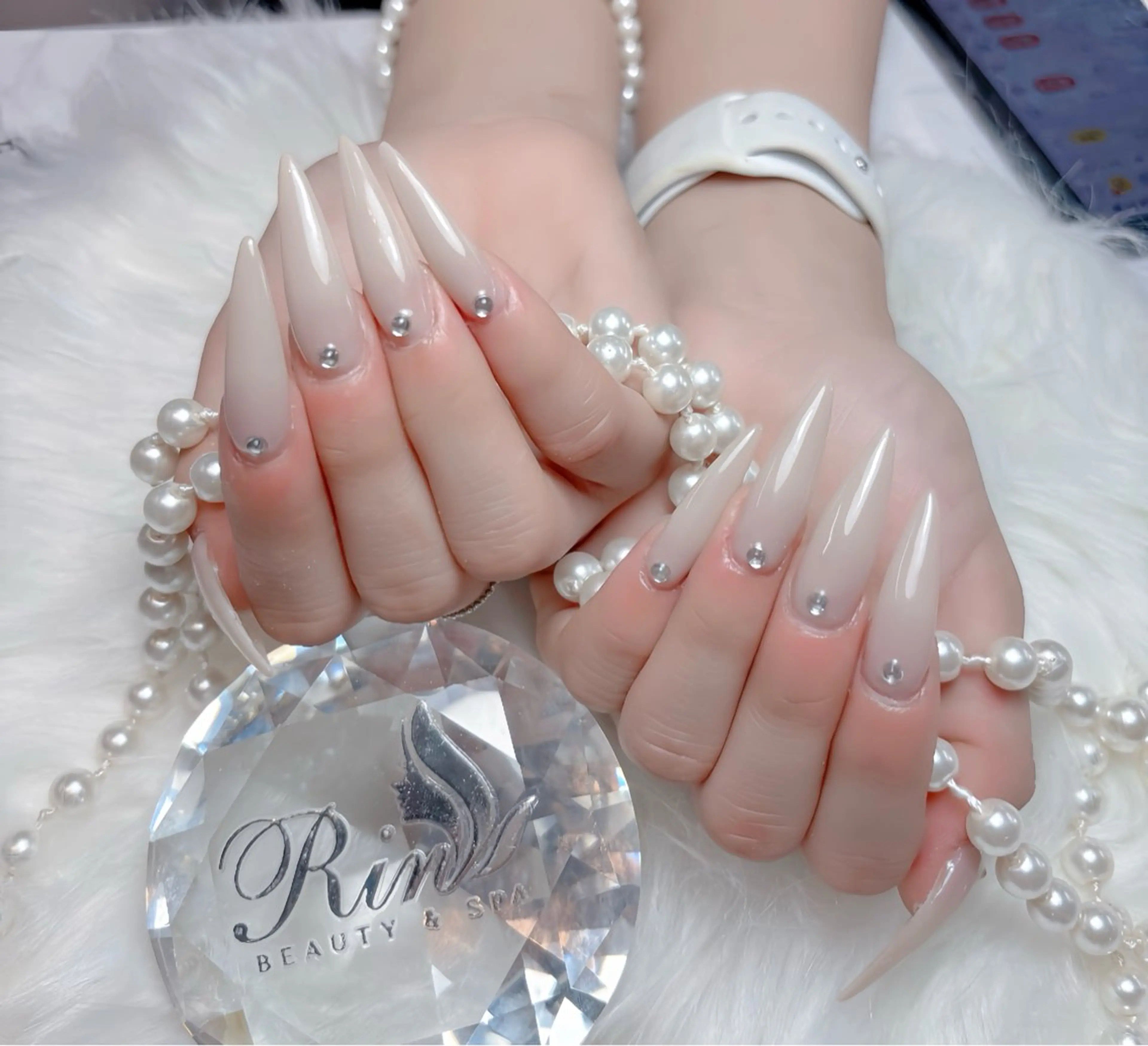 ネイル オーロラネイル チークネイル 桜ネイル クリアネイル ドット ハンドネイル Rin Nail 新大久保店のネイルデザイン