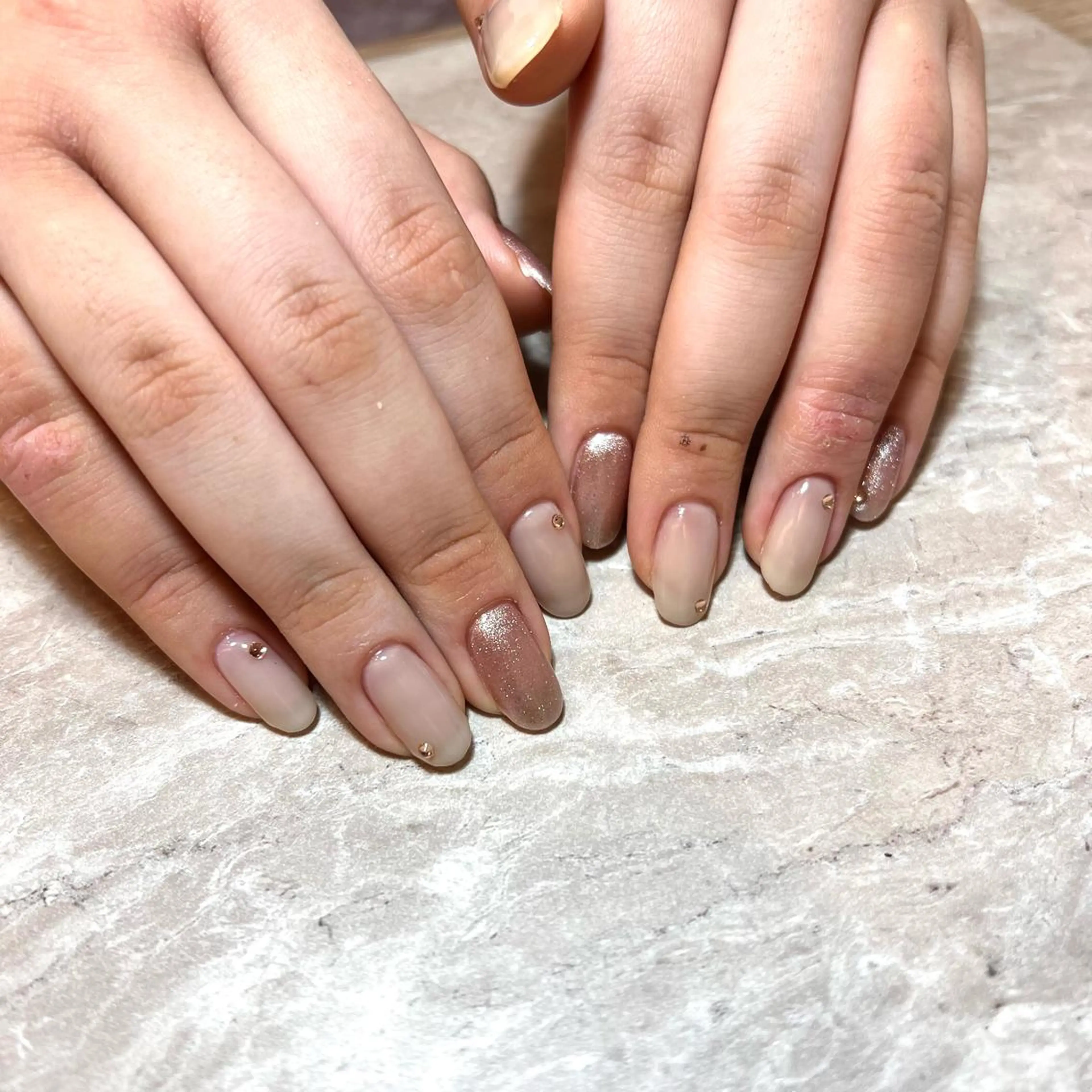 ミディアム 𝐞𝐚𝐜𝐡 nanami🩰のネイルデザイン