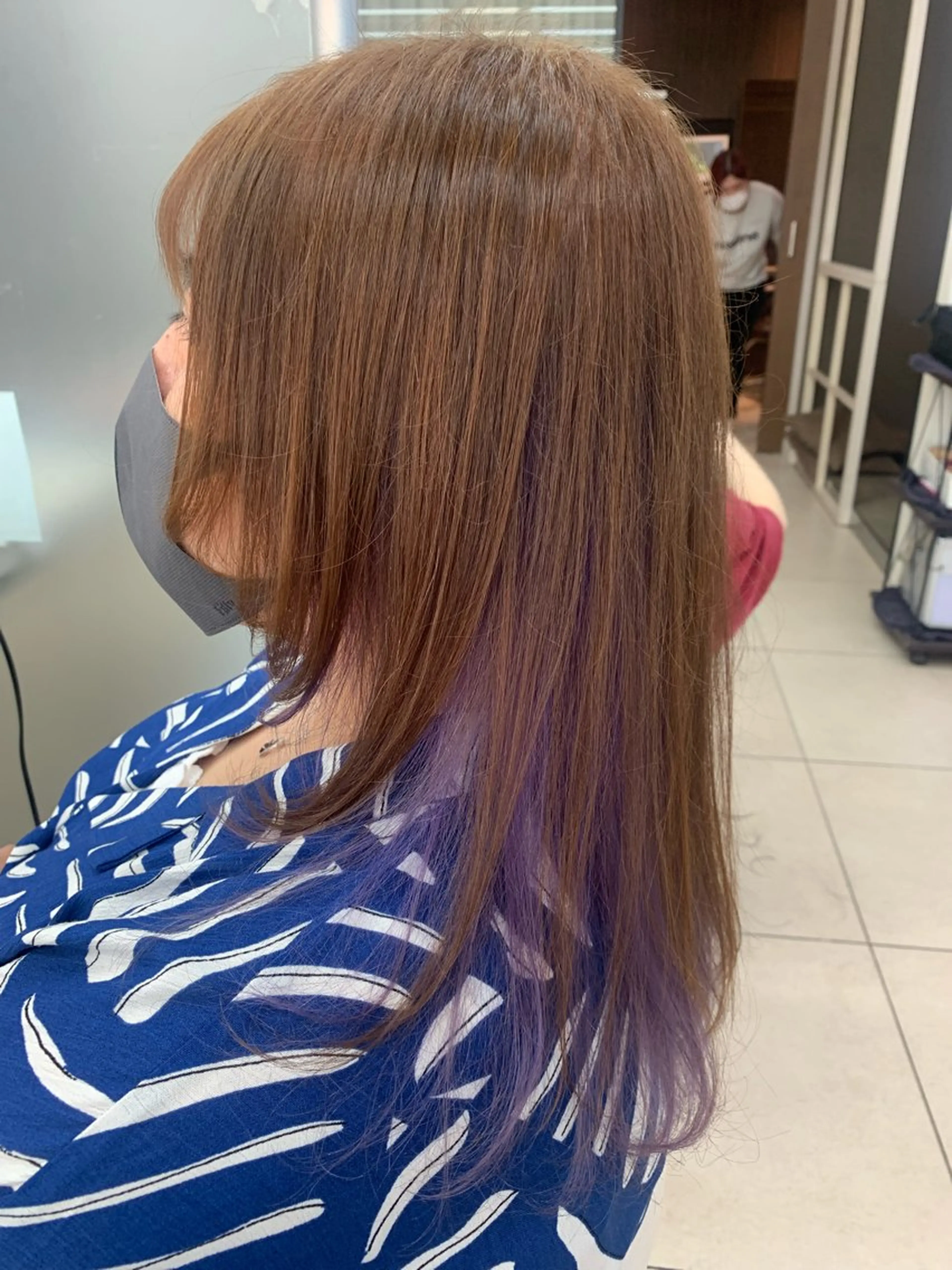 セミロング カラー ベージュカラー ブリーチ インナーカラー パープルカラー シルバー ヘアカラー ✂︎レディース のメンズカット屋さんのヘアスタイル