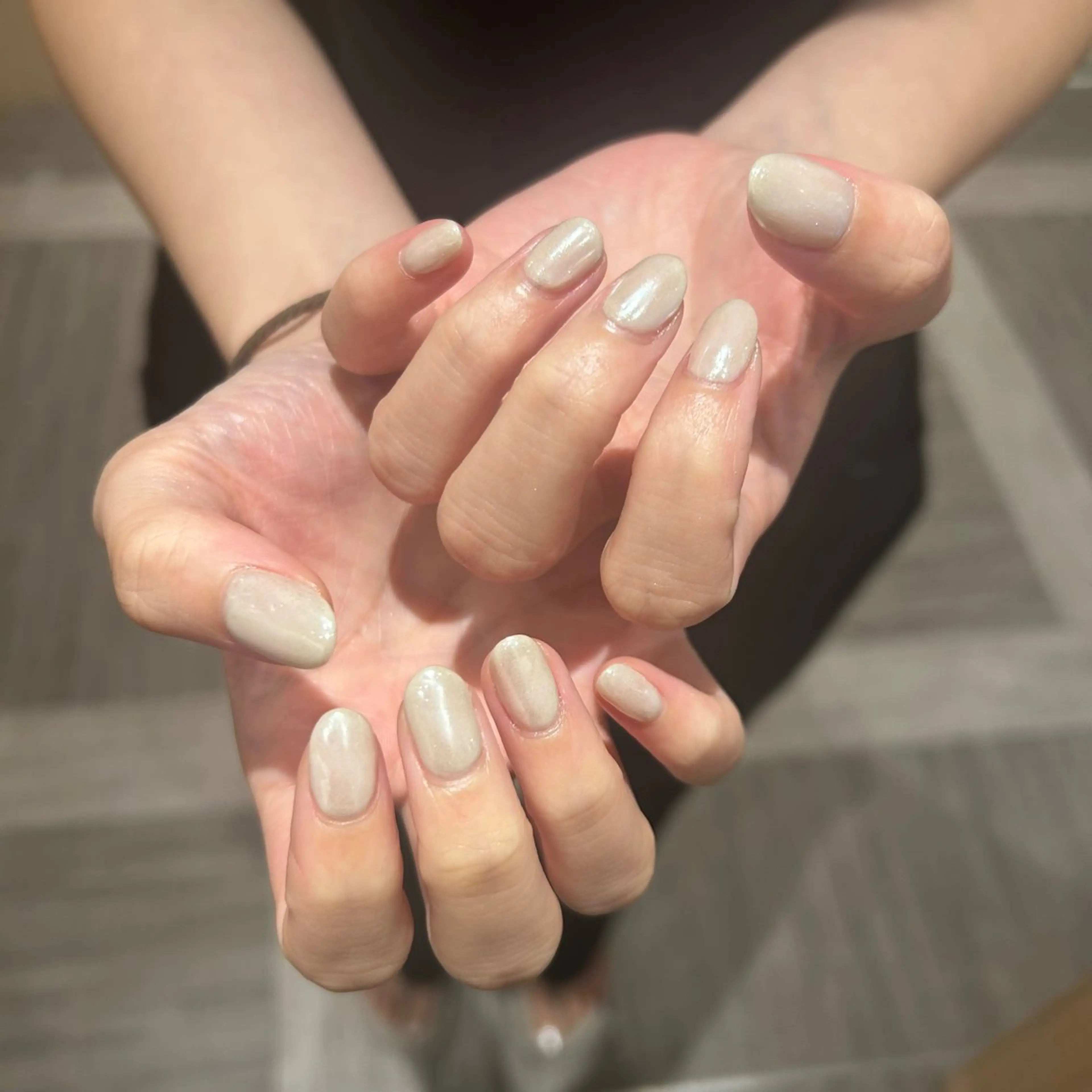 ネイル オーロラネイル ミラーネイル ワンカラーネイル ホワイト maninail makiのネイルデザイン