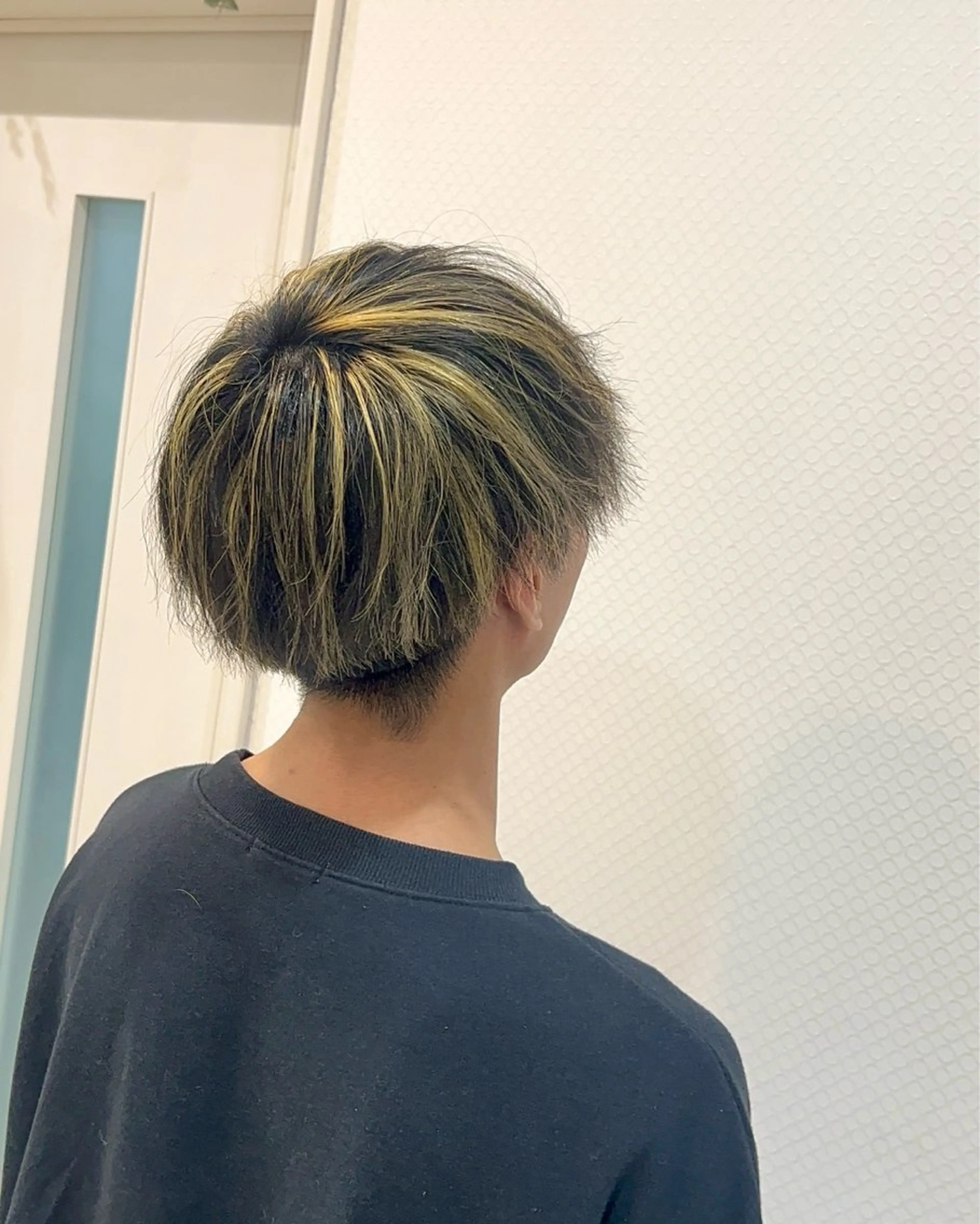 ショート カラー 抜きっぱなしブロンド ハイライトカラー ハイライト カット ヘアカラー 大竹里旺/belle /インナーカラーのヘアスタイル