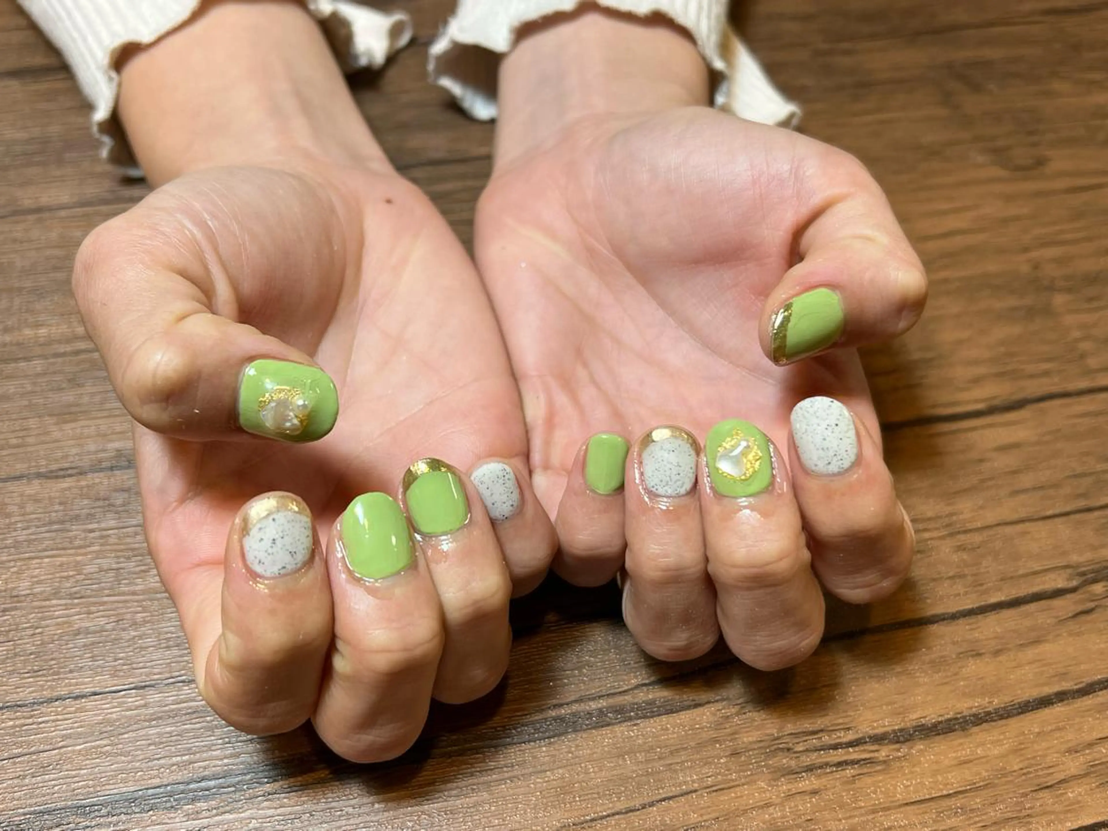 ネイル ミラーネイル HENRIETTA NAILSALONのネイルデザイン