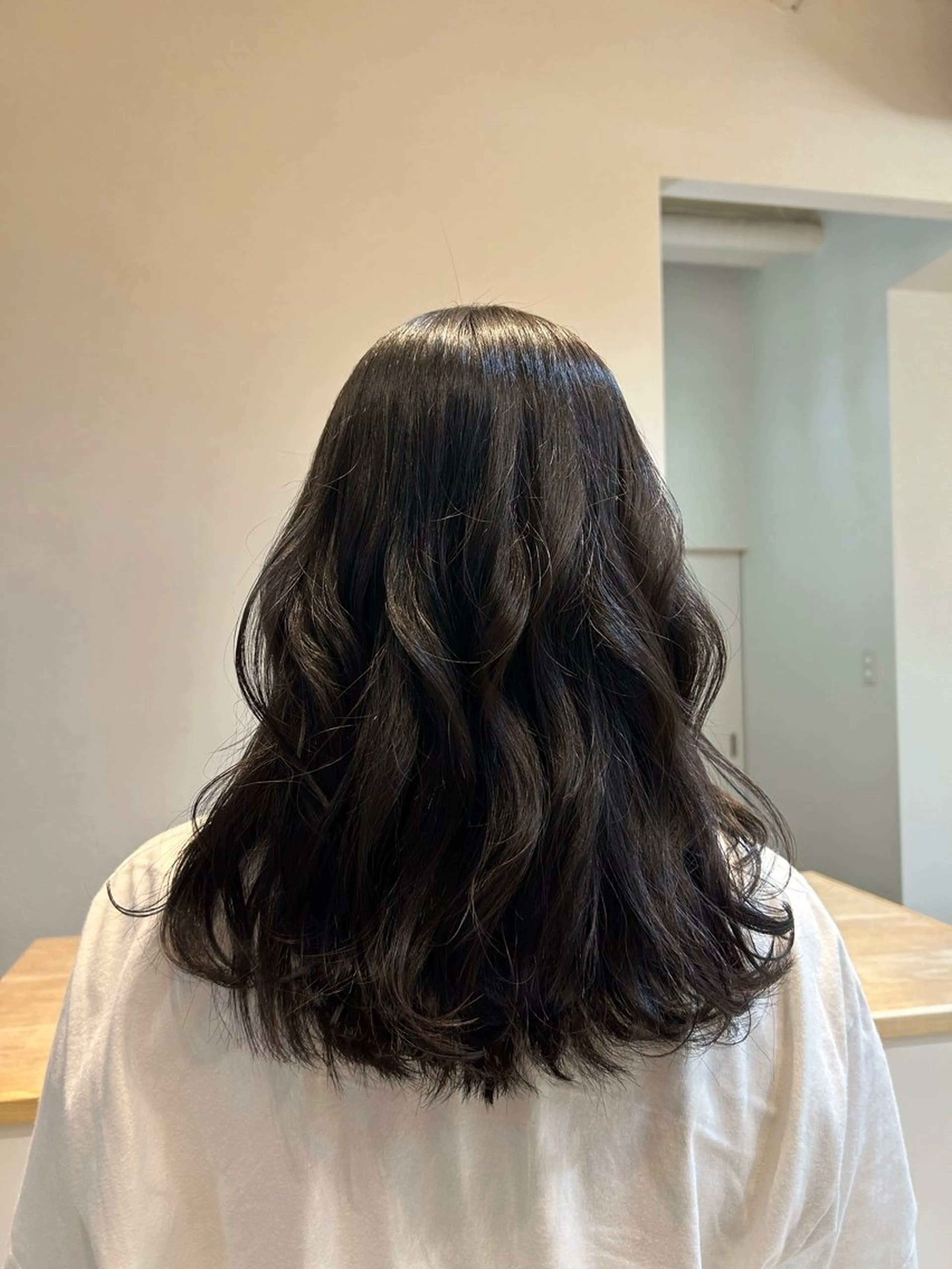 セミロング カラー ブリーチ ウジイエ ミユウのヘアスタイル