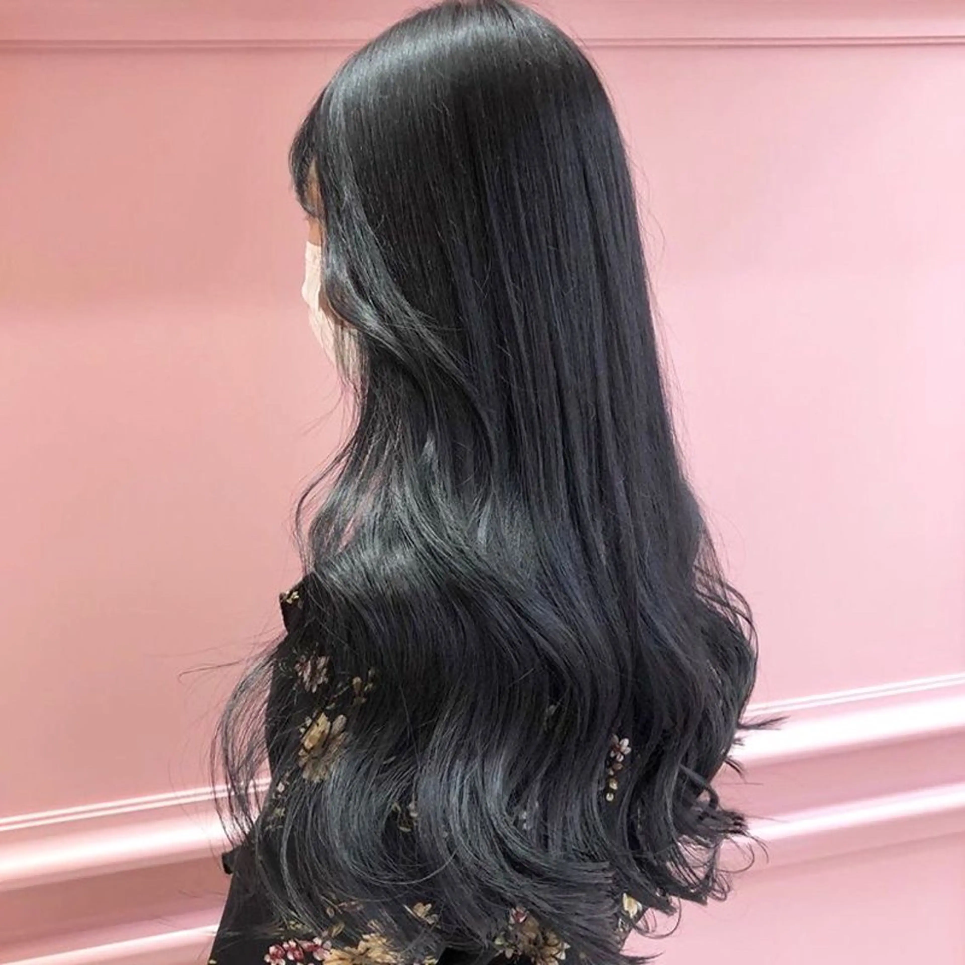 ロング パーマ 曲がる縮毛矯正 センターパートのヘアスタイル