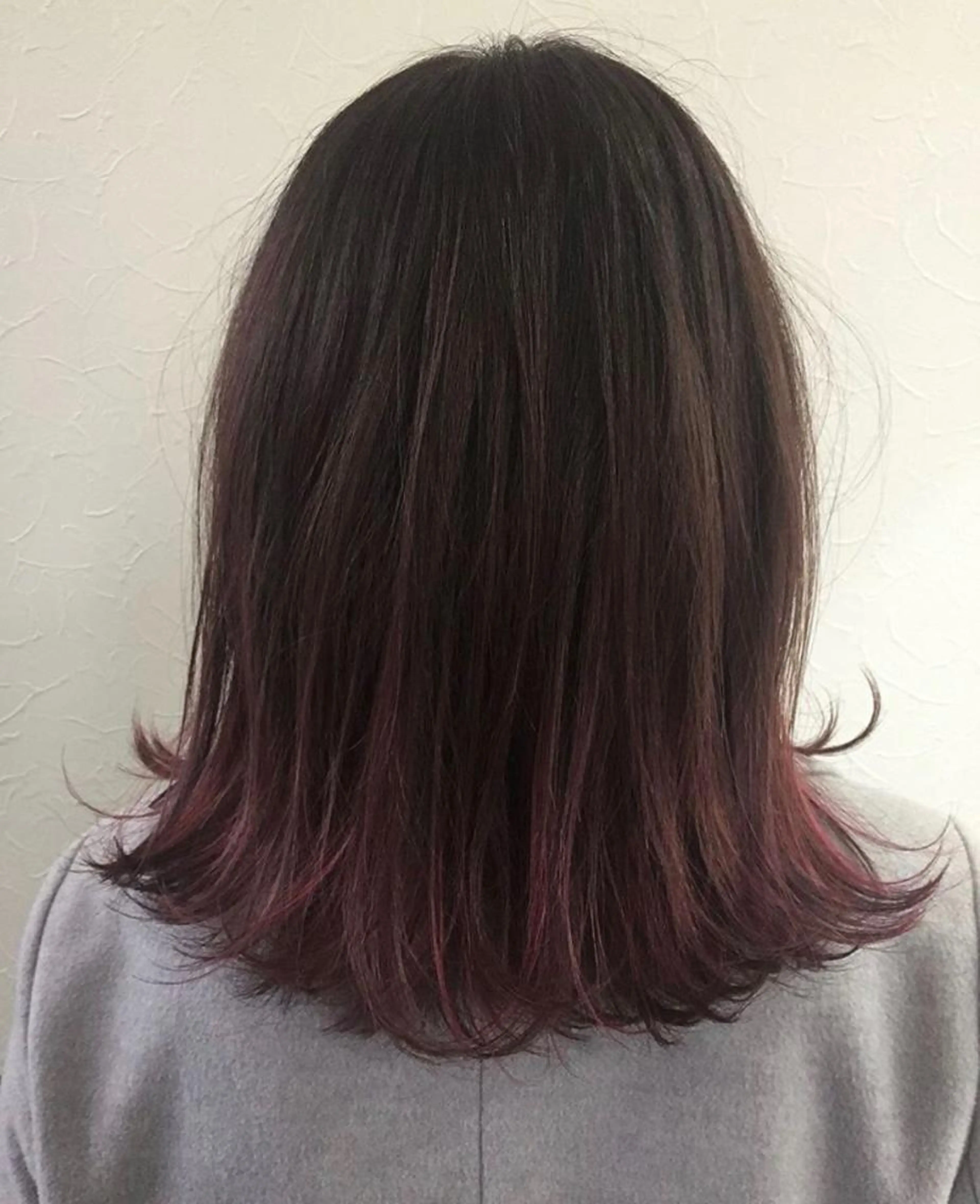 派手にしたいけど仕事で無理な方‼️グラデーションでなじんでいくナチュラル裾カラー❤️の写真