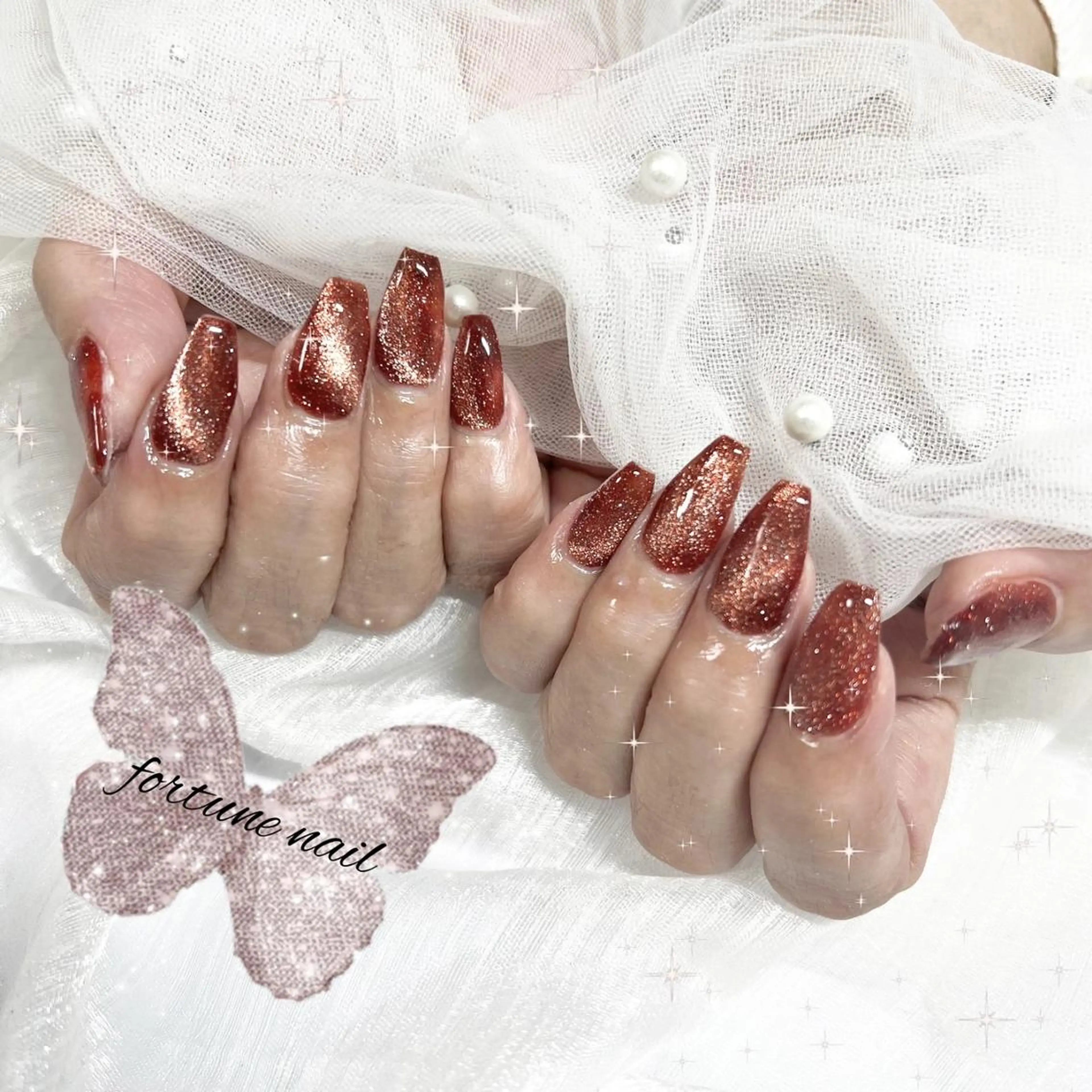 ネイル マグネットネイル 赤色 冬ネイル クリスマス ハンドネイル 💜✩.* Yuuna💜のネイルデザイン