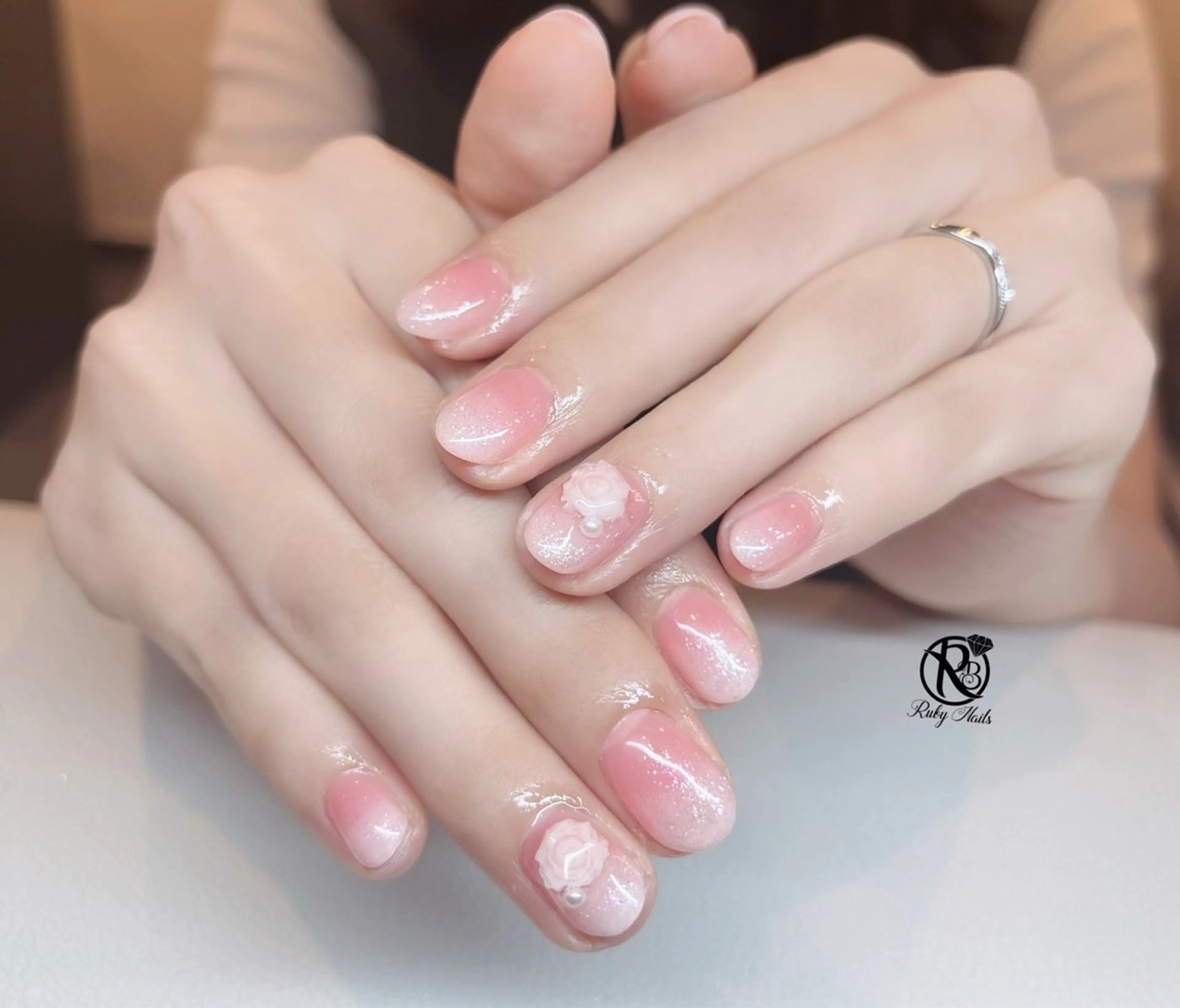 ネイル チークネイル フットネイル フレンチネイル グラデーション キラキラネイル Yukichan 日暮里店のネイルデザイン