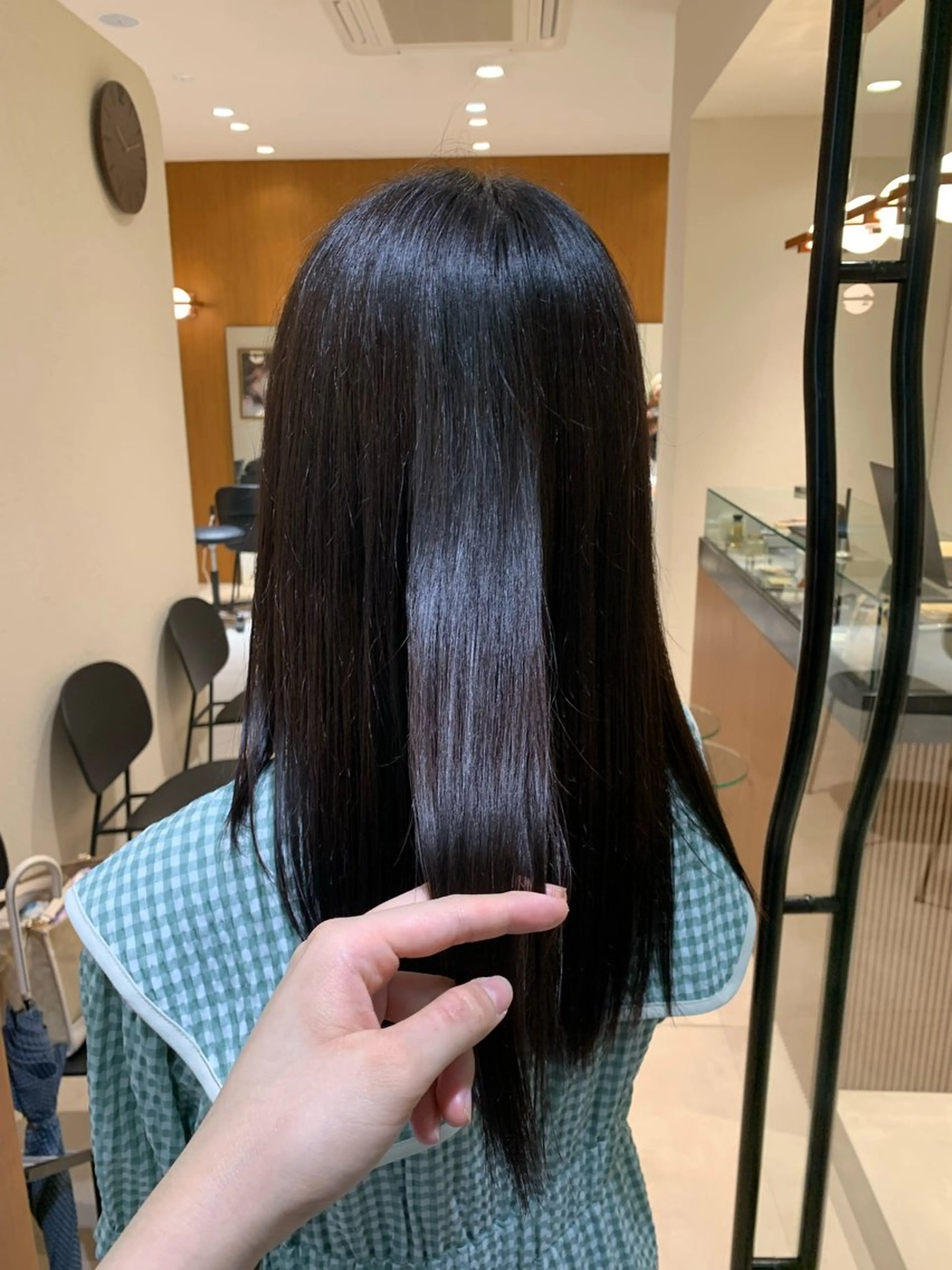 ミディアム yiye shioriのヘアスタイル